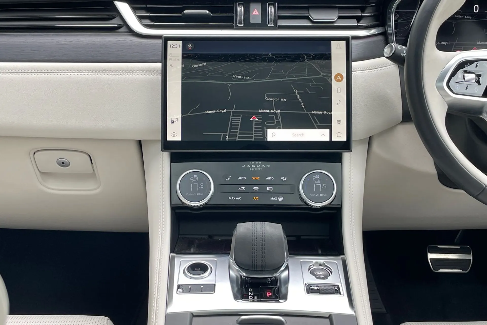 Jaguar F-PACE thumbnail image number 24