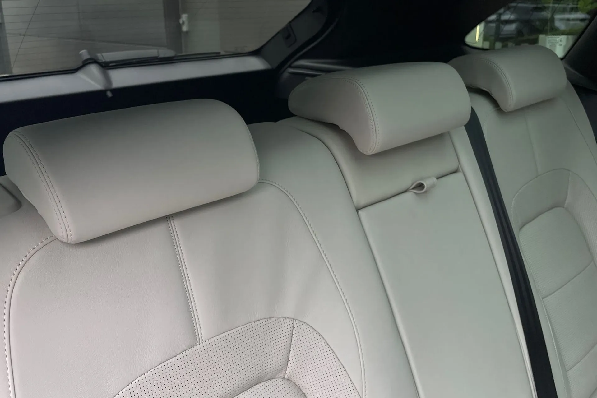 Jaguar F-PACE thumbnail image number 31