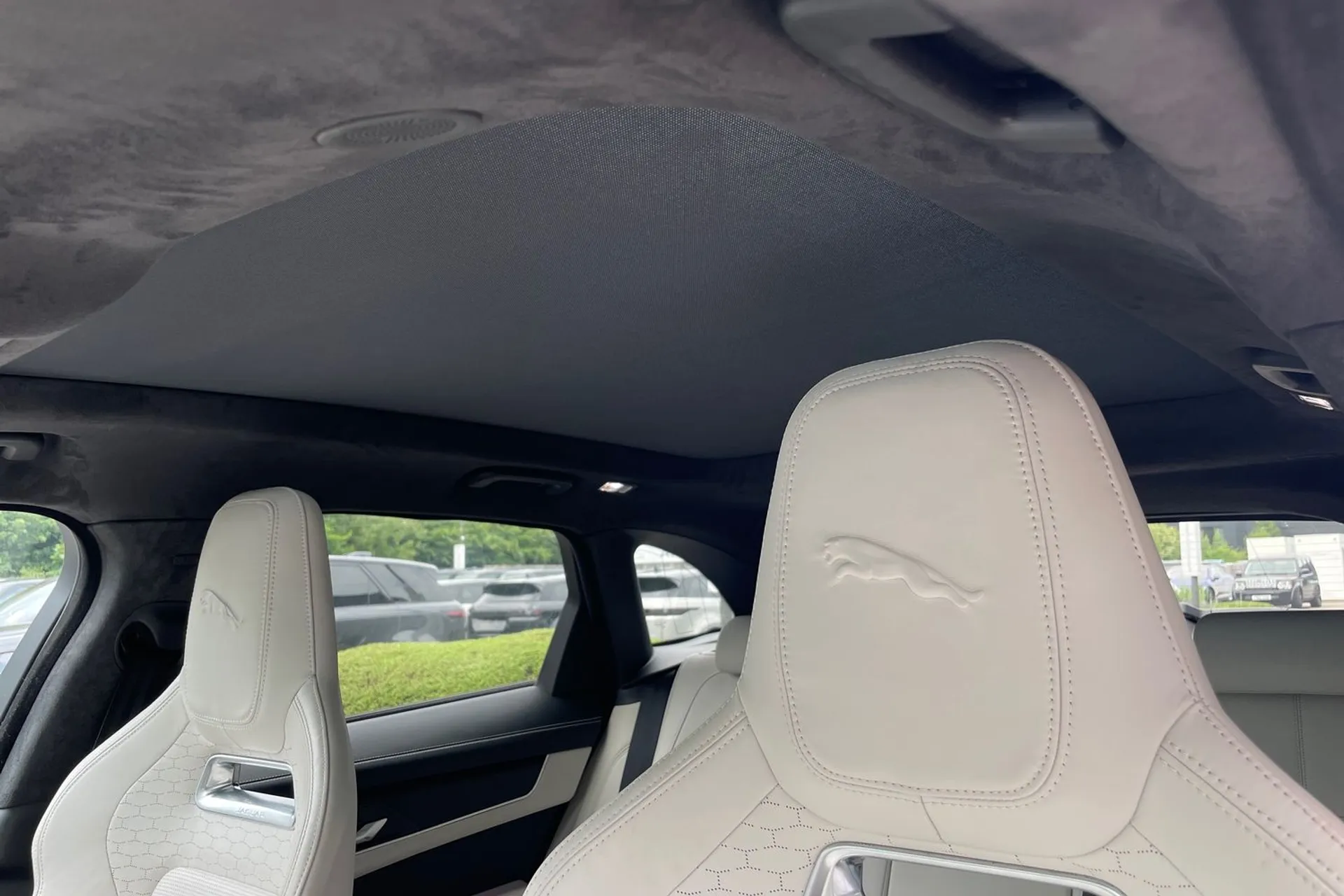 Jaguar F-PACE thumbnail image number 7