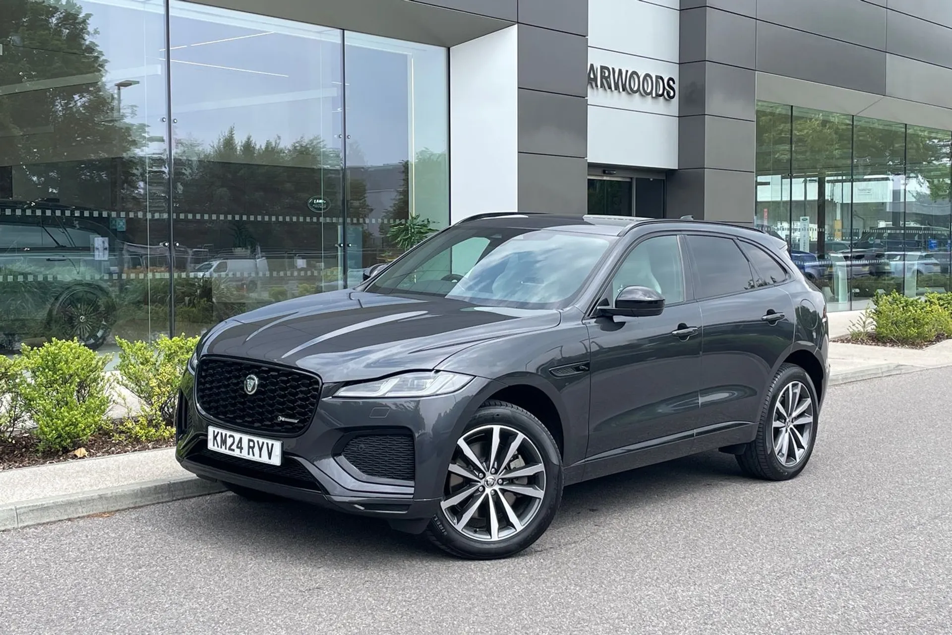 Jaguar F-PACE thumbnail image number 16