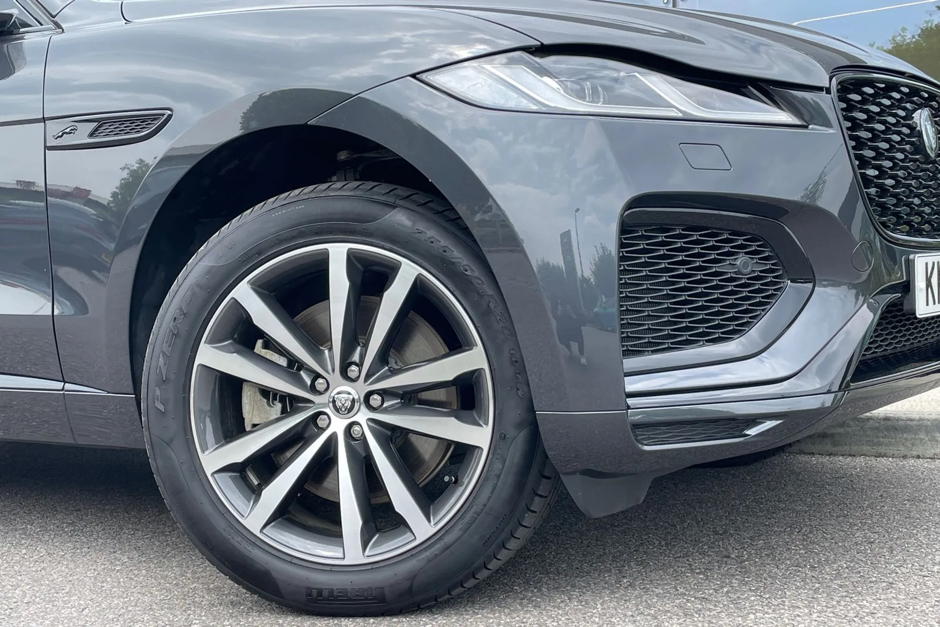 Jaguar F-PACE thumbnail image number 9