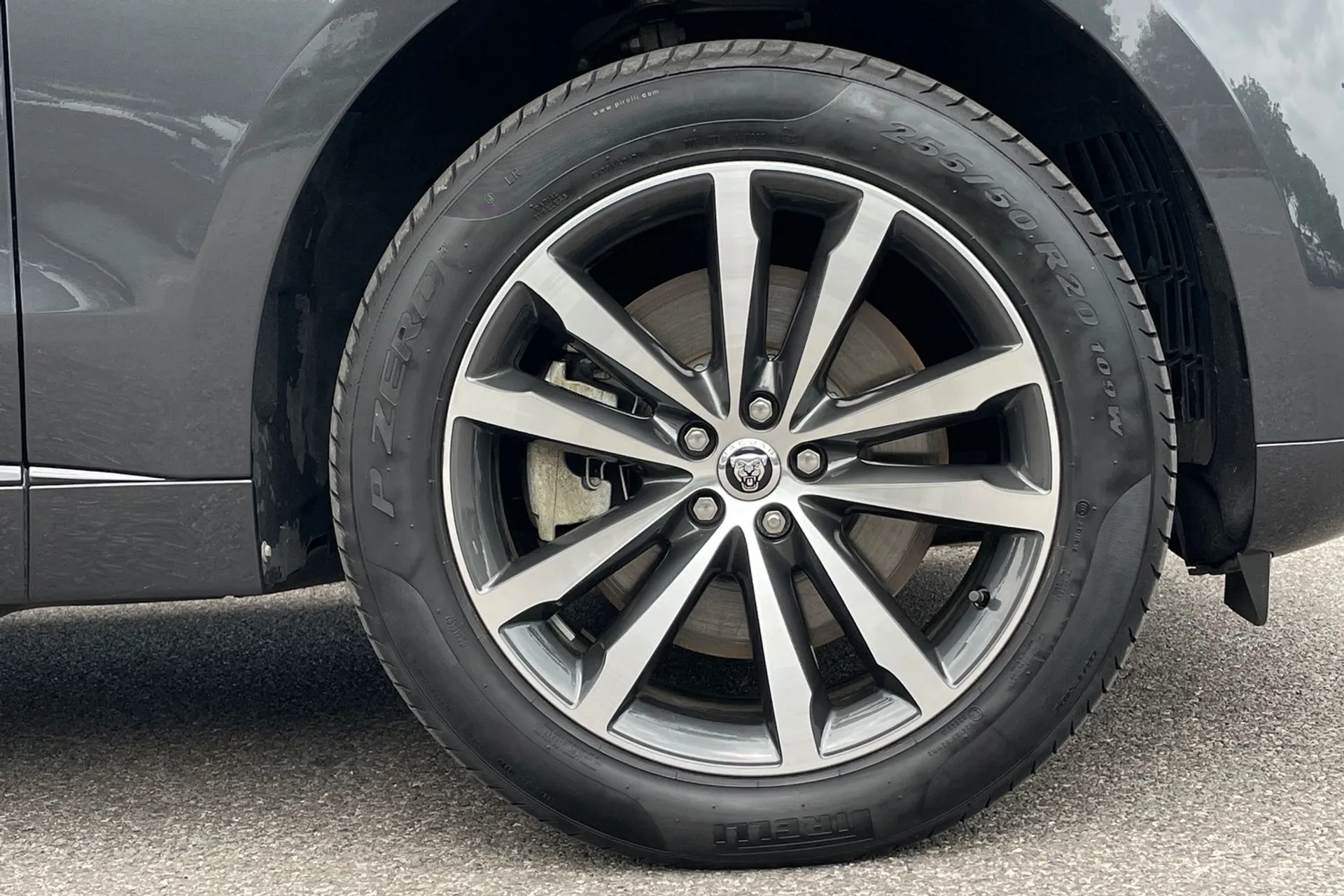 Jaguar F-PACE thumbnail image number 18