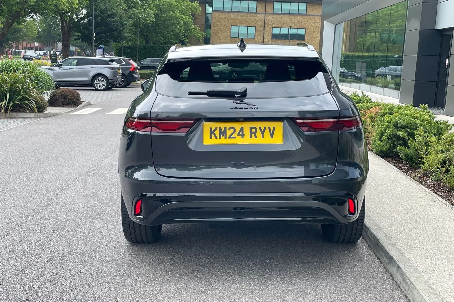 Jaguar F-PACE thumbnail image number 13