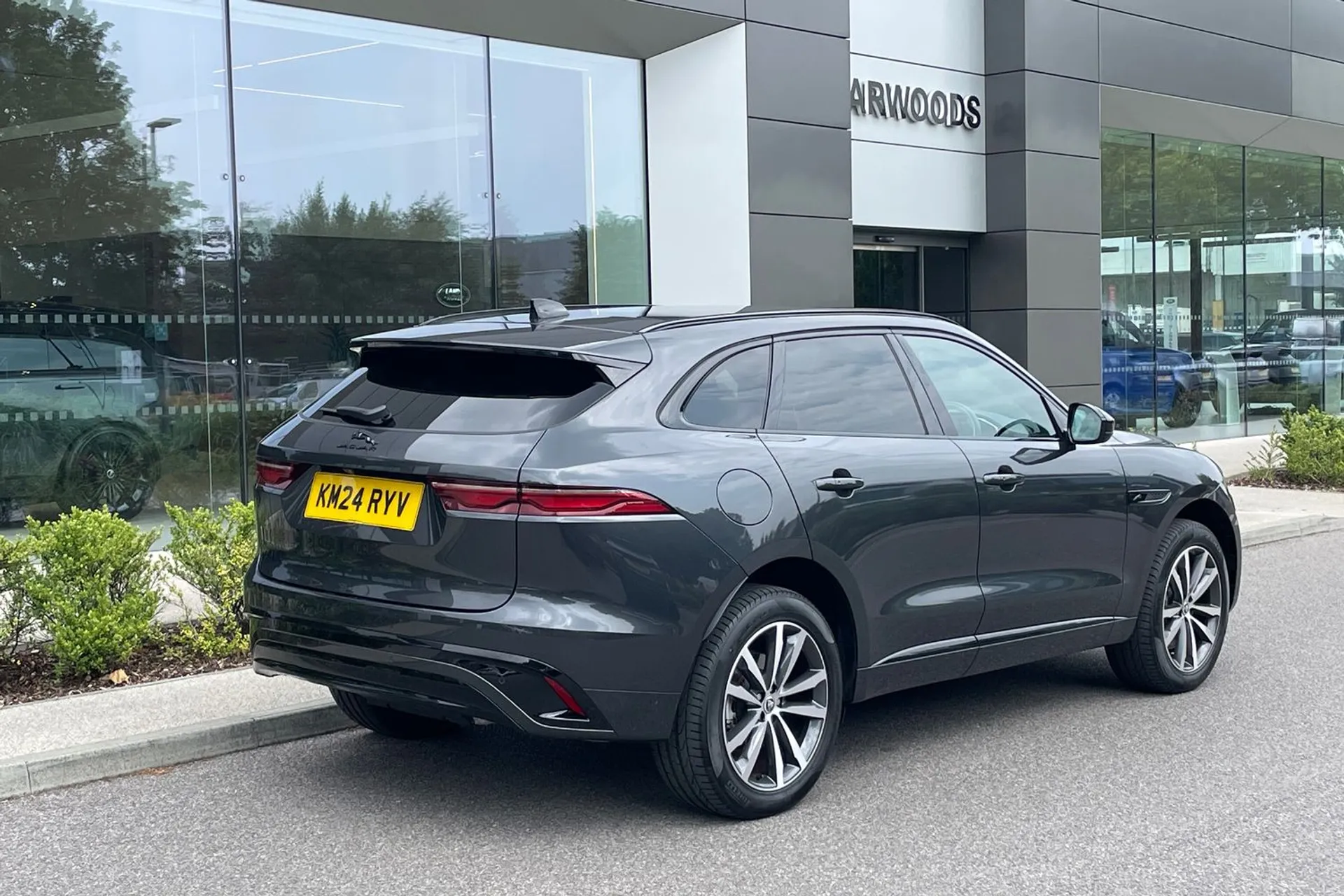 Jaguar F-PACE thumbnail image number 10