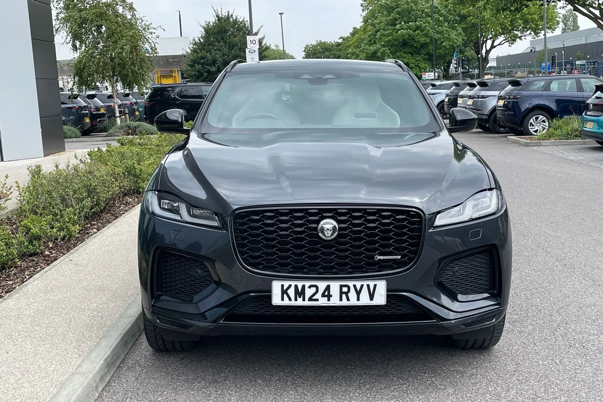 Jaguar F-PACE thumbnail image number 17