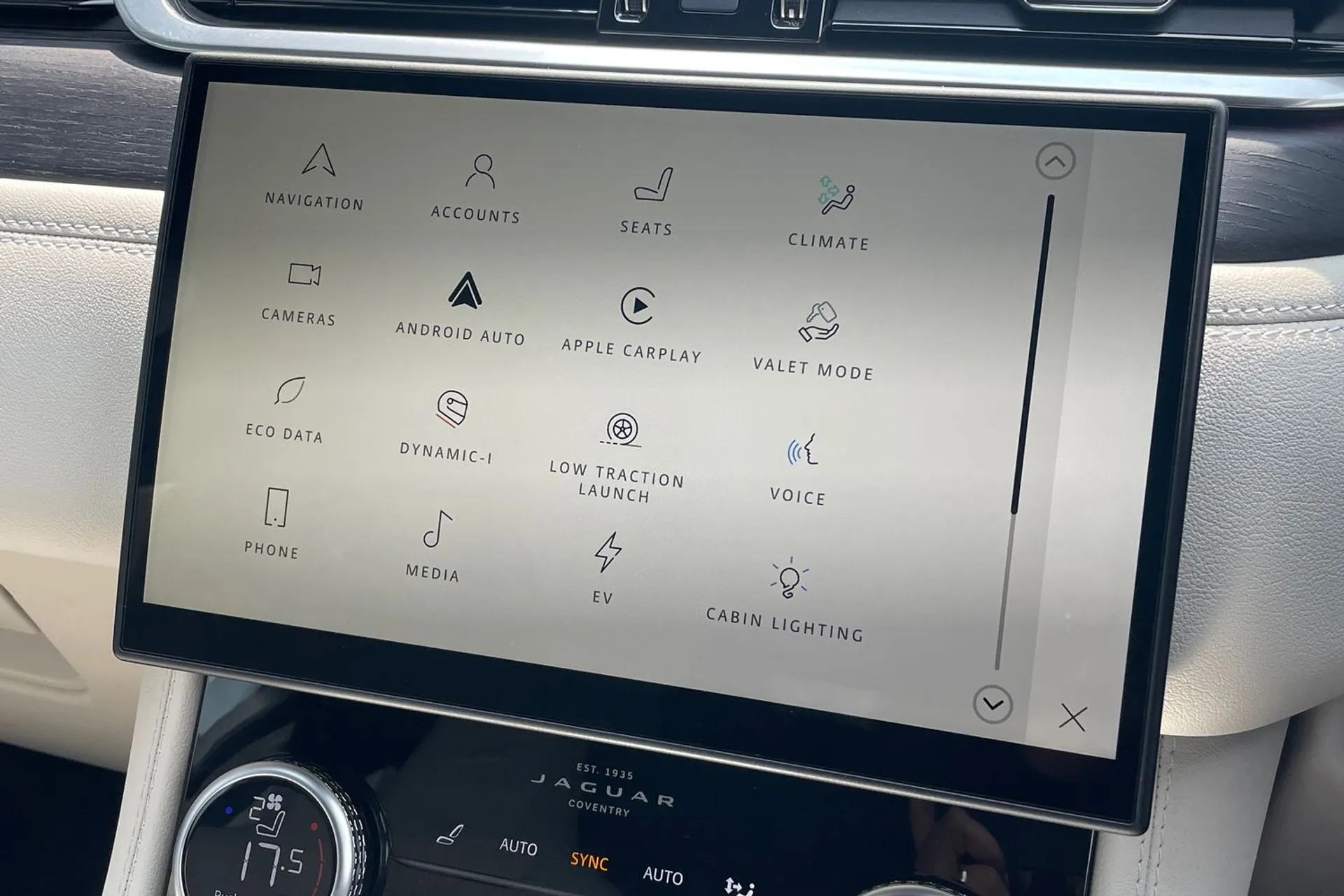 Jaguar F-PACE thumbnail image number 45