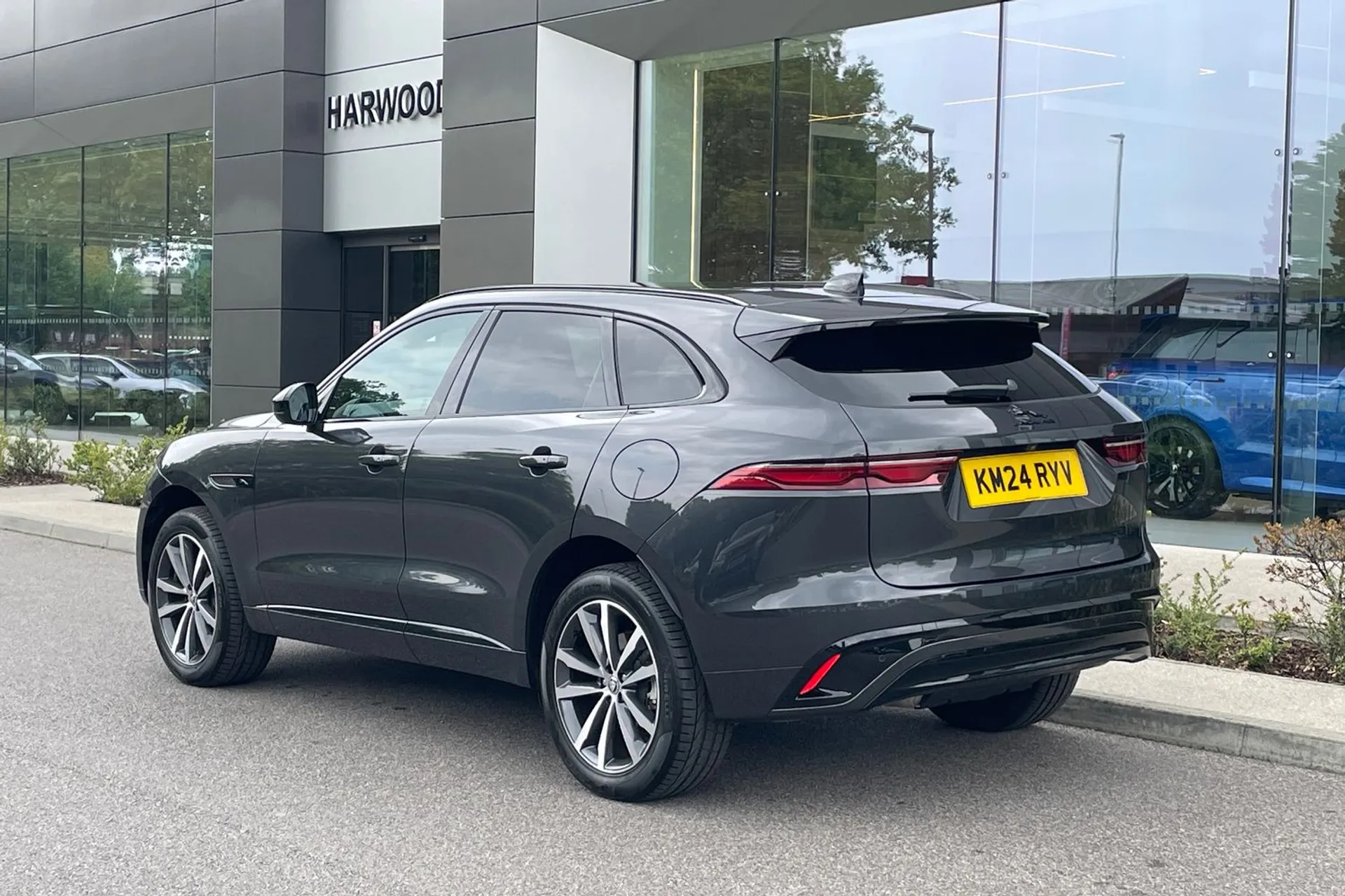 Jaguar F-PACE thumbnail image number 14