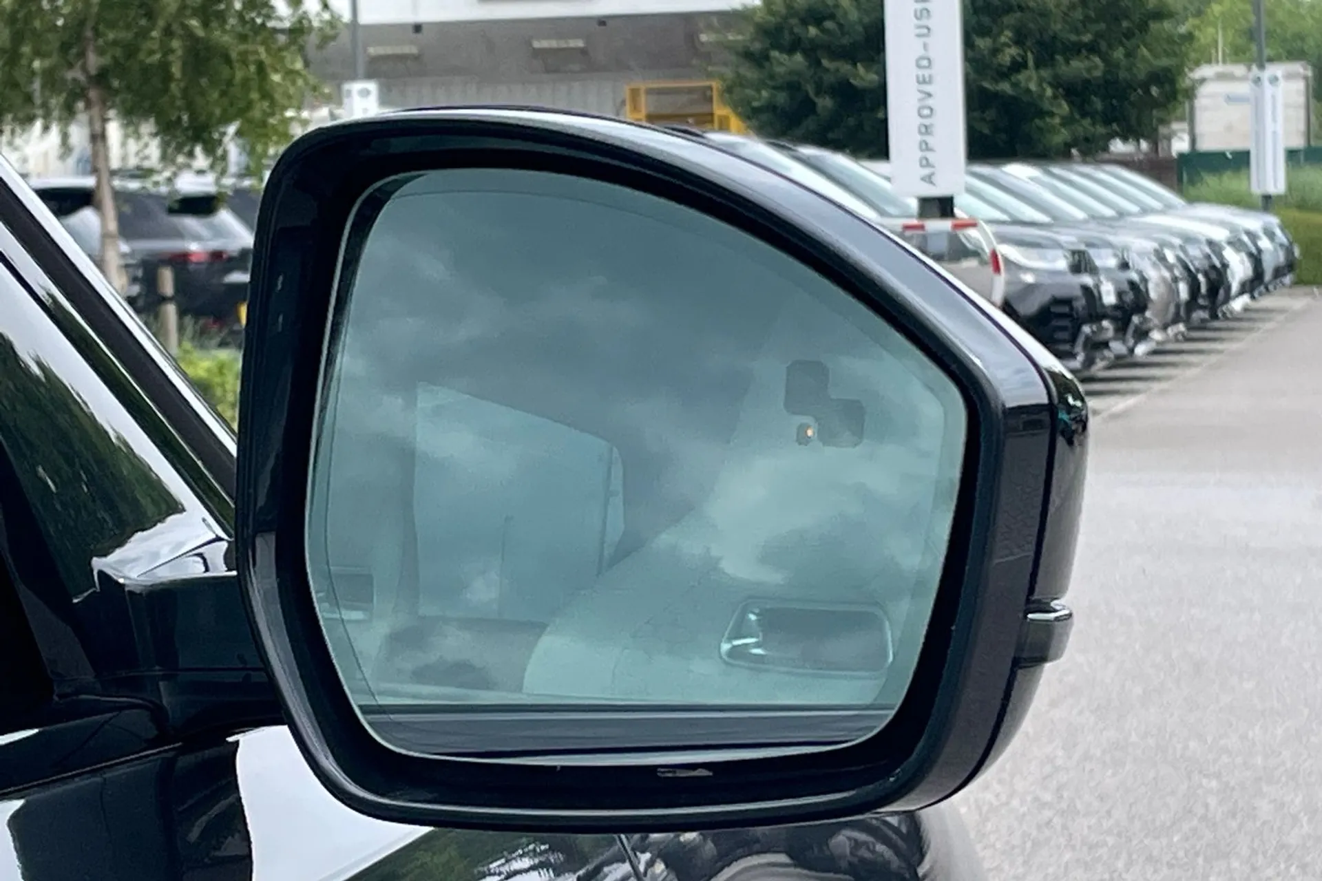 Jaguar F-PACE thumbnail image number 11