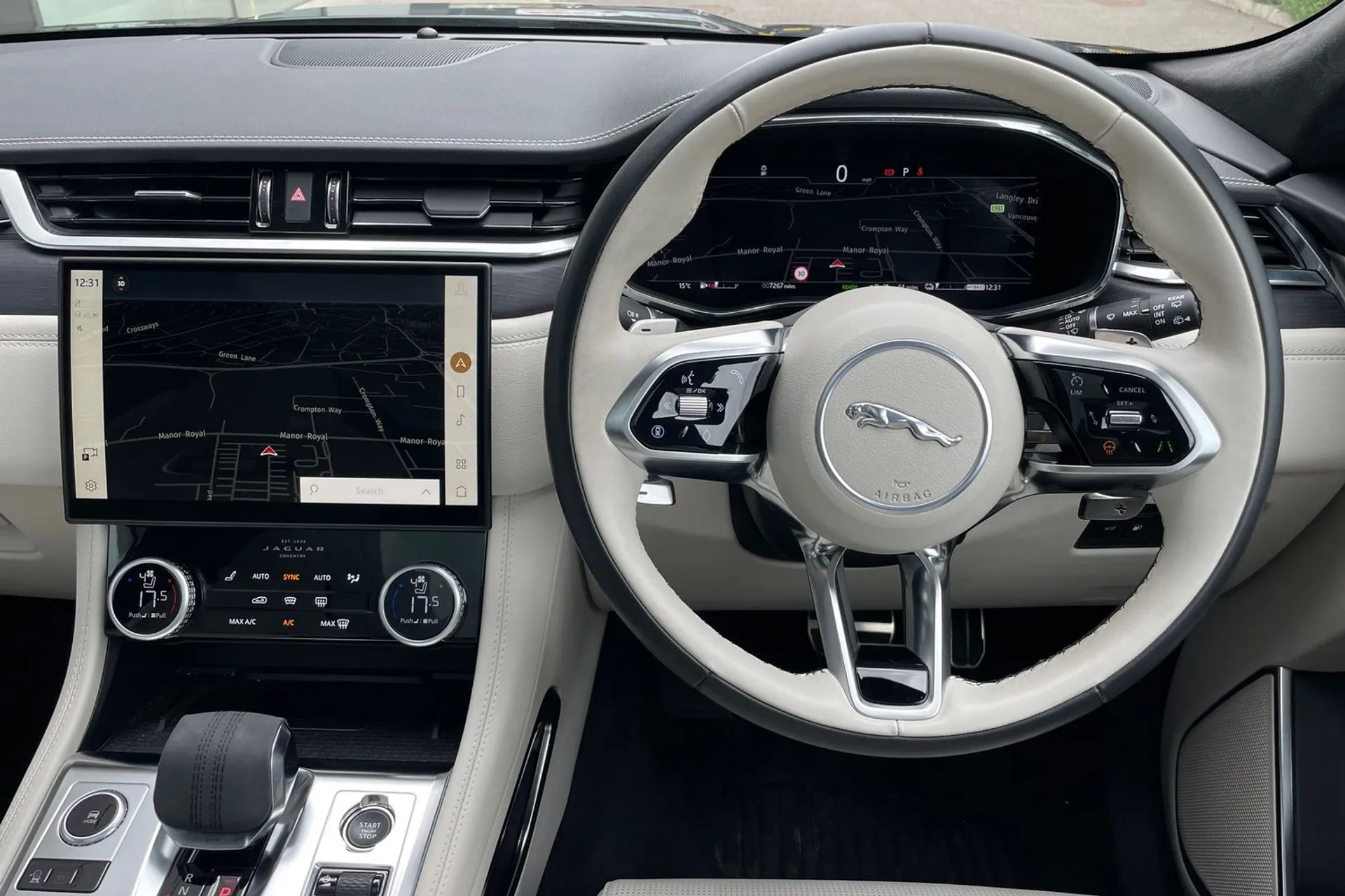Jaguar F-PACE thumbnail image number 25