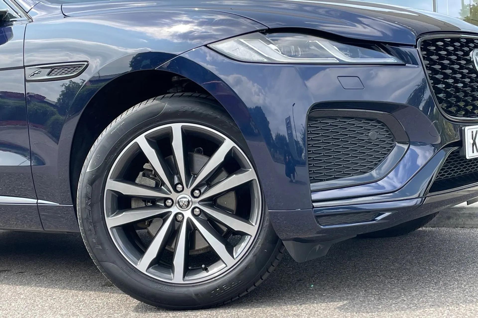 Jaguar F-PACE thumbnail image number 9