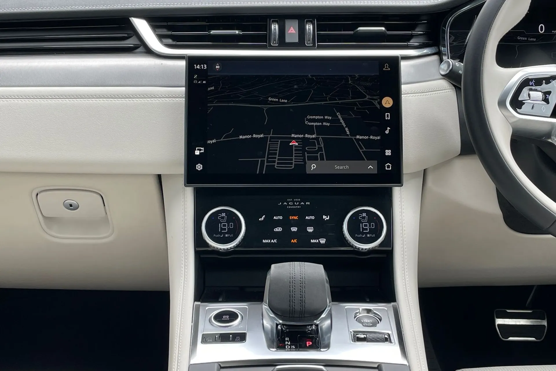 Jaguar F-PACE thumbnail image number 20