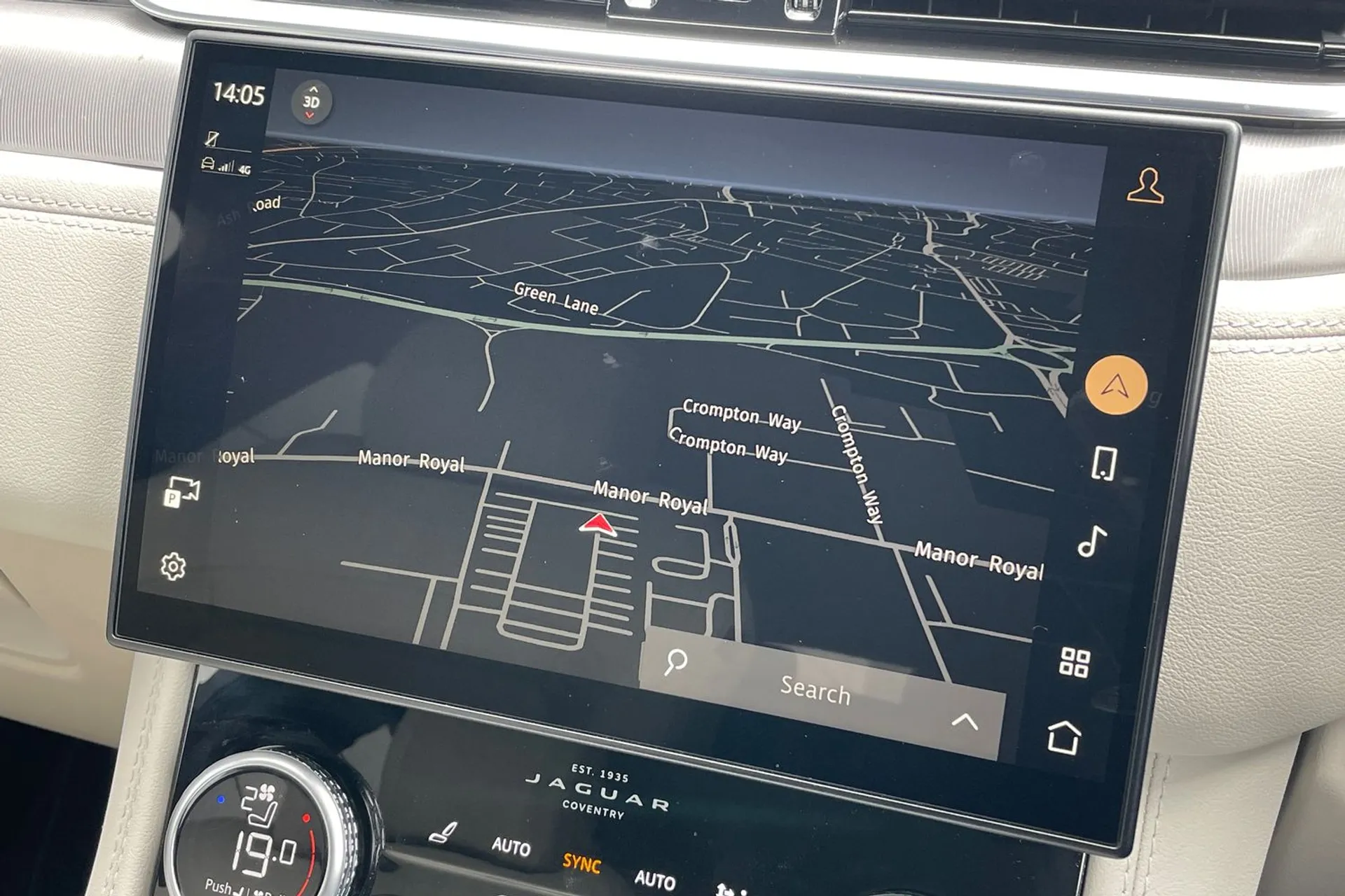 Jaguar F-PACE thumbnail image number 6