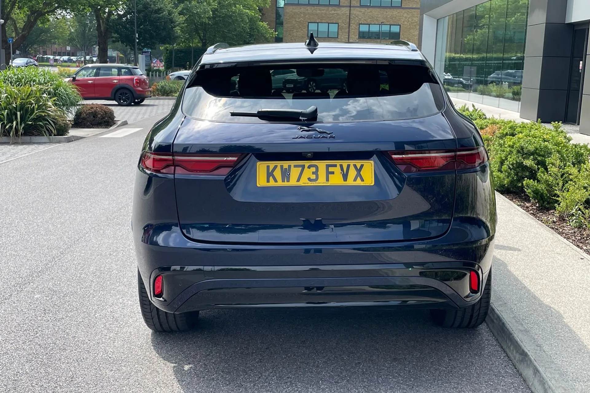 Jaguar F-PACE thumbnail image number 11