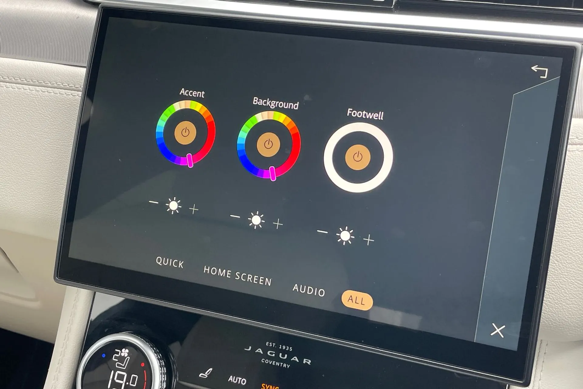 Jaguar F-PACE thumbnail image number 49