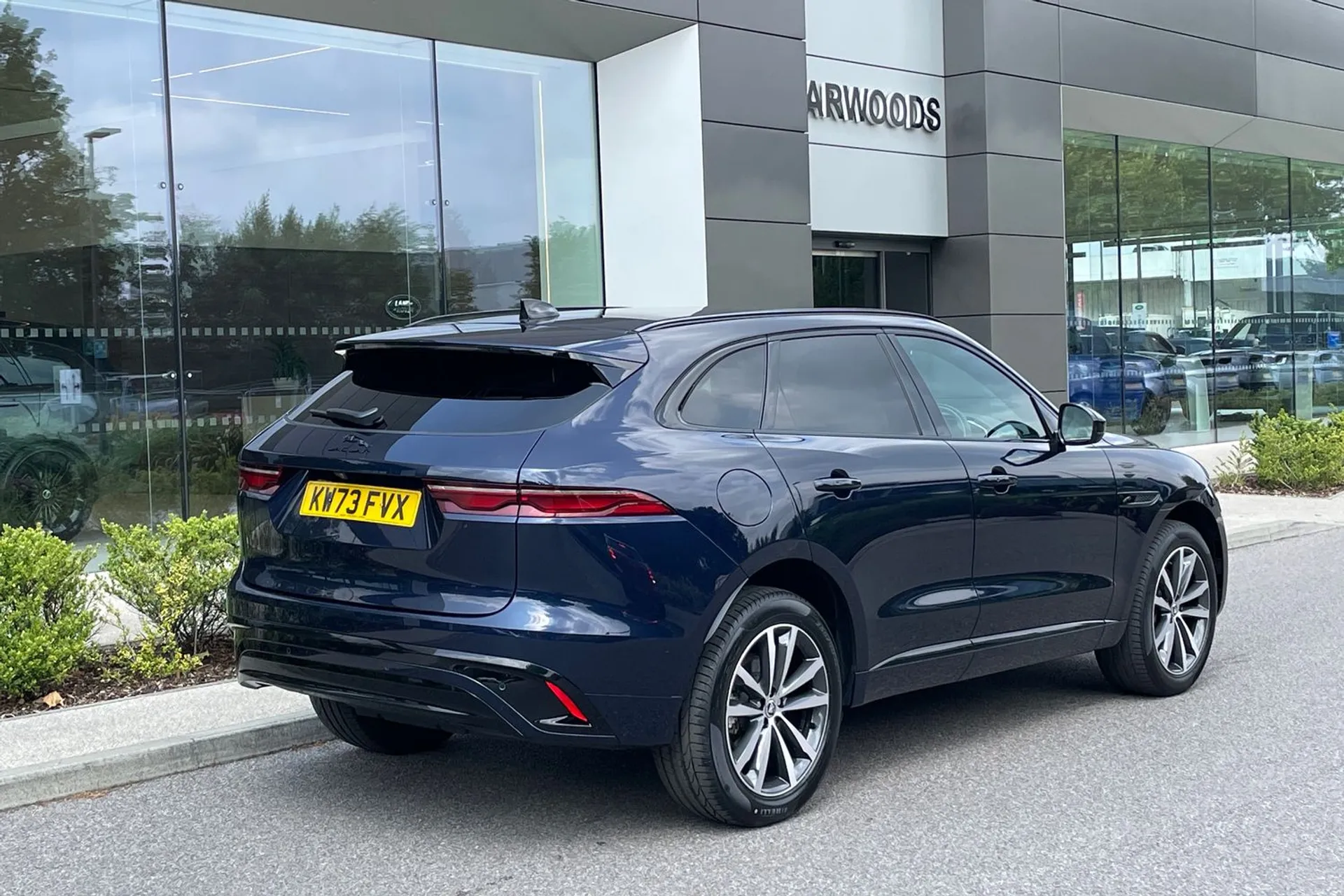 Jaguar F-PACE thumbnail image number 10