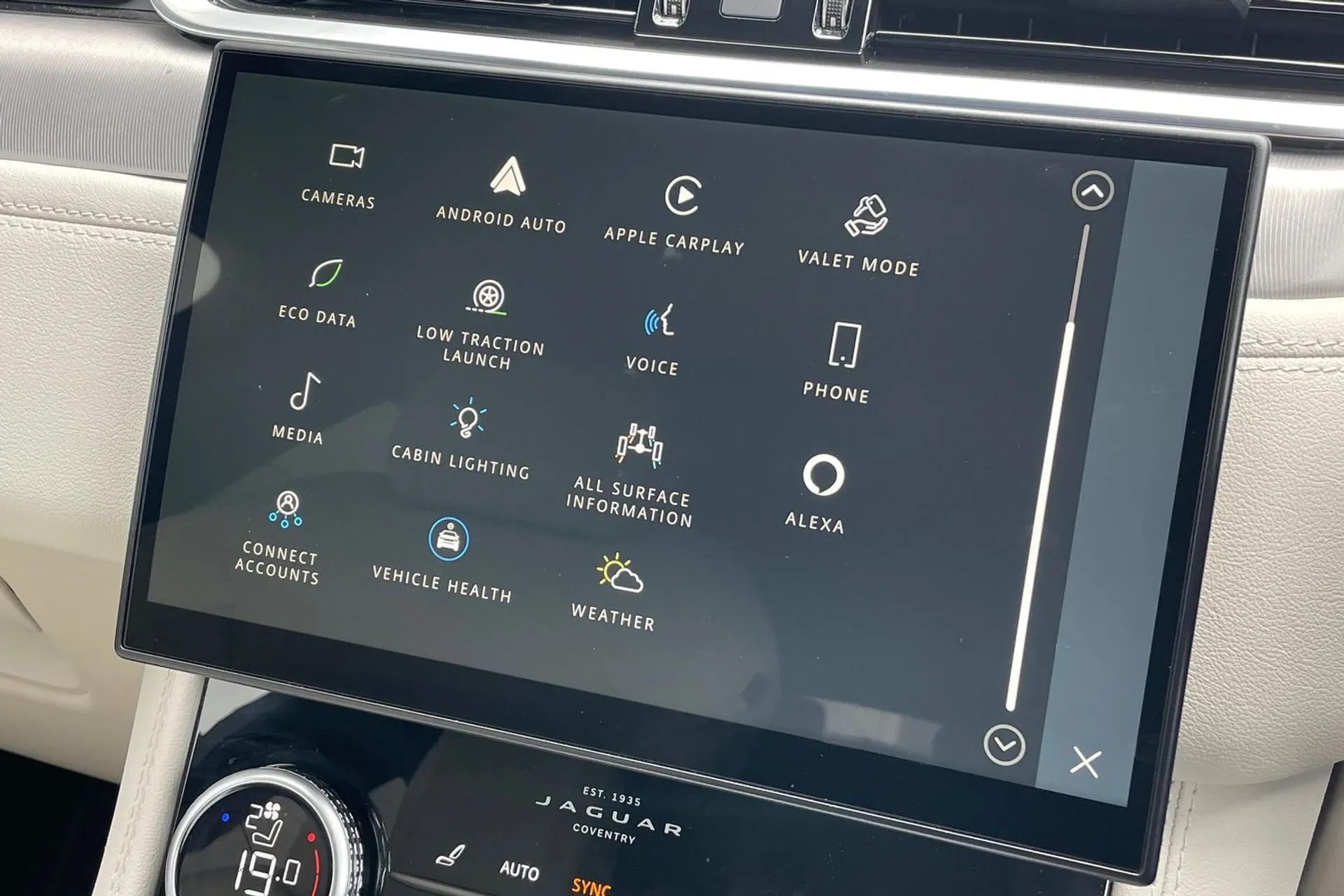 Jaguar F-PACE thumbnail image number 48