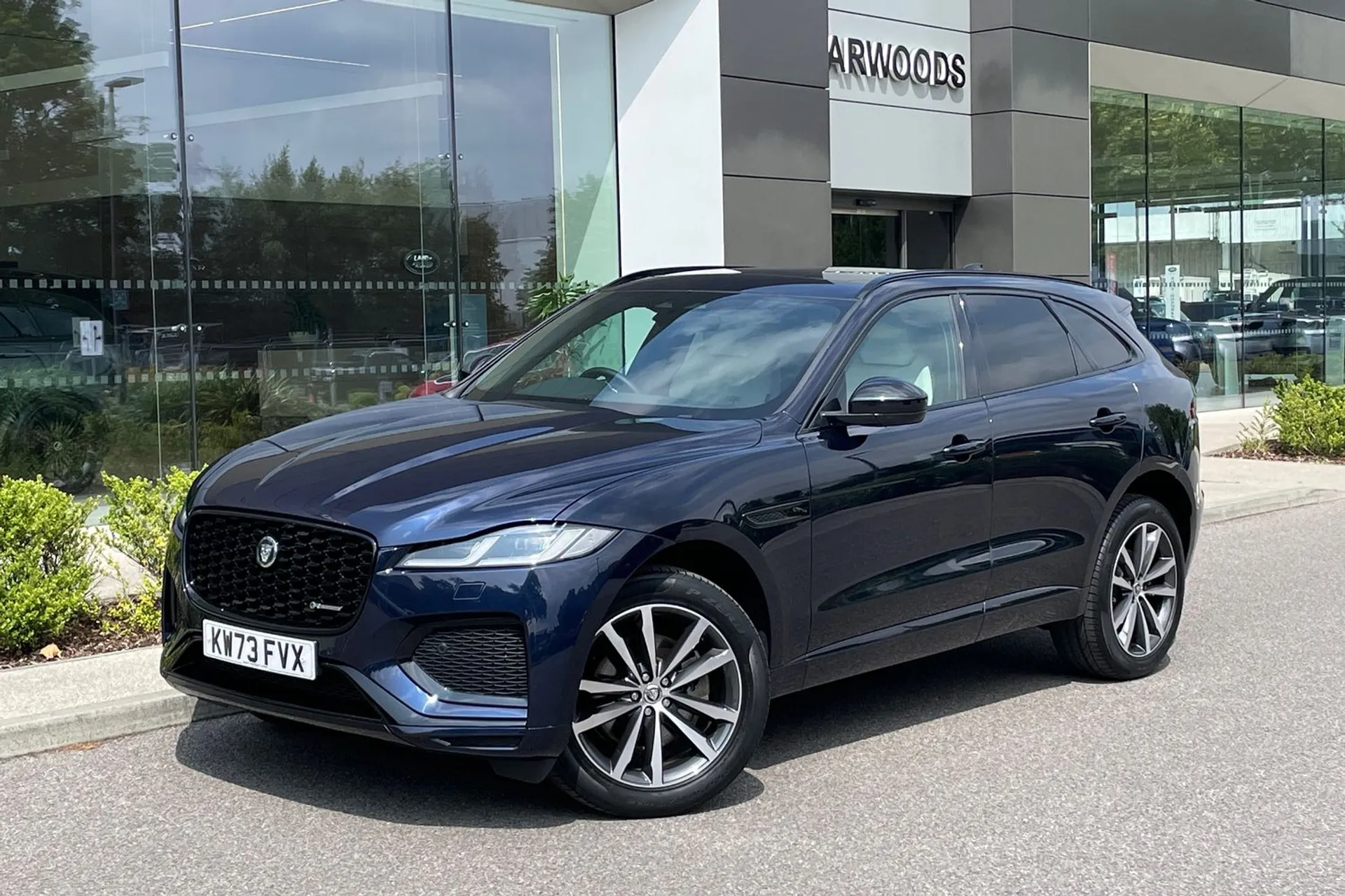 Jaguar F-PACE thumbnail image number 14