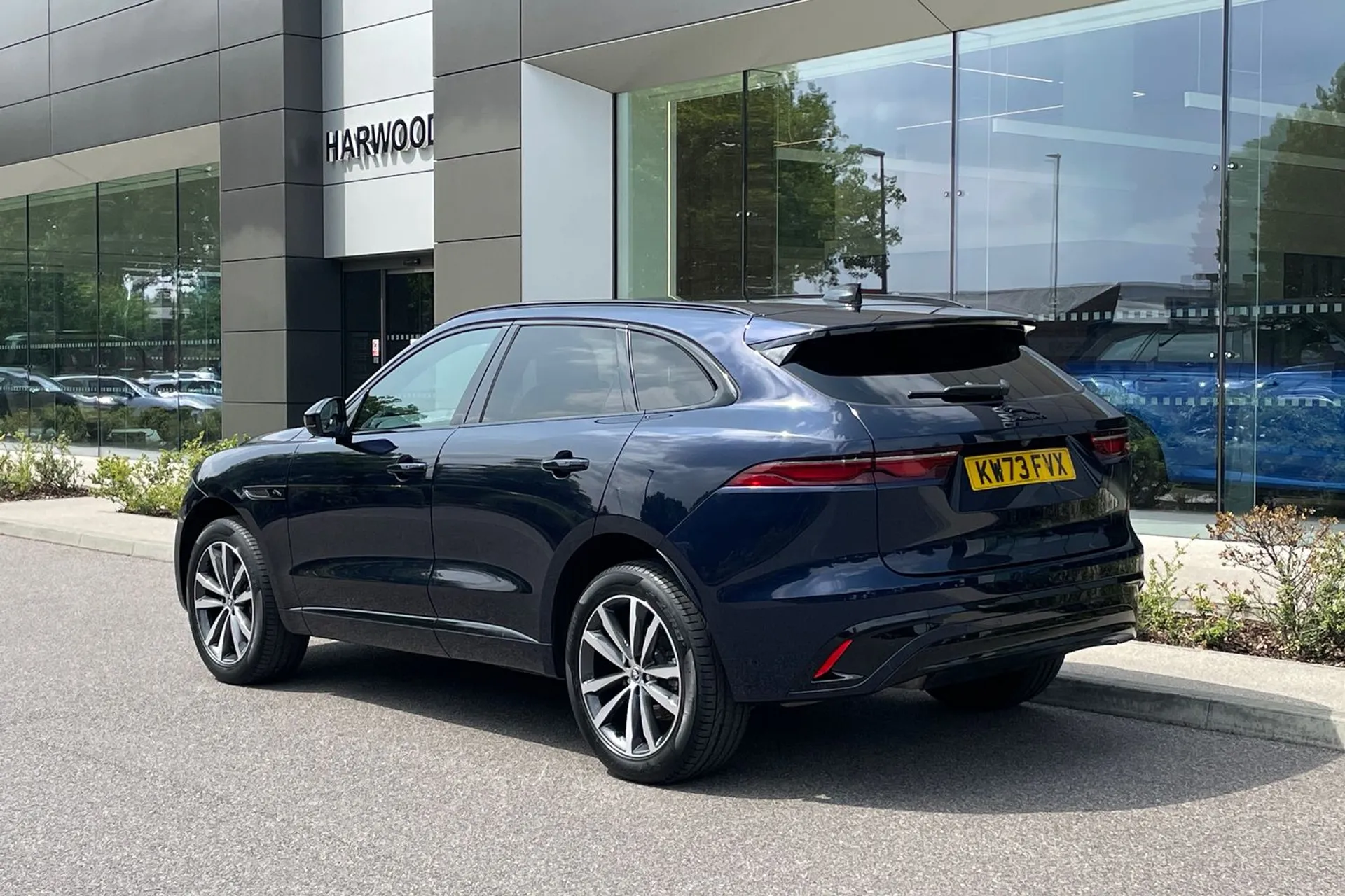 Jaguar F-PACE thumbnail image number 12
