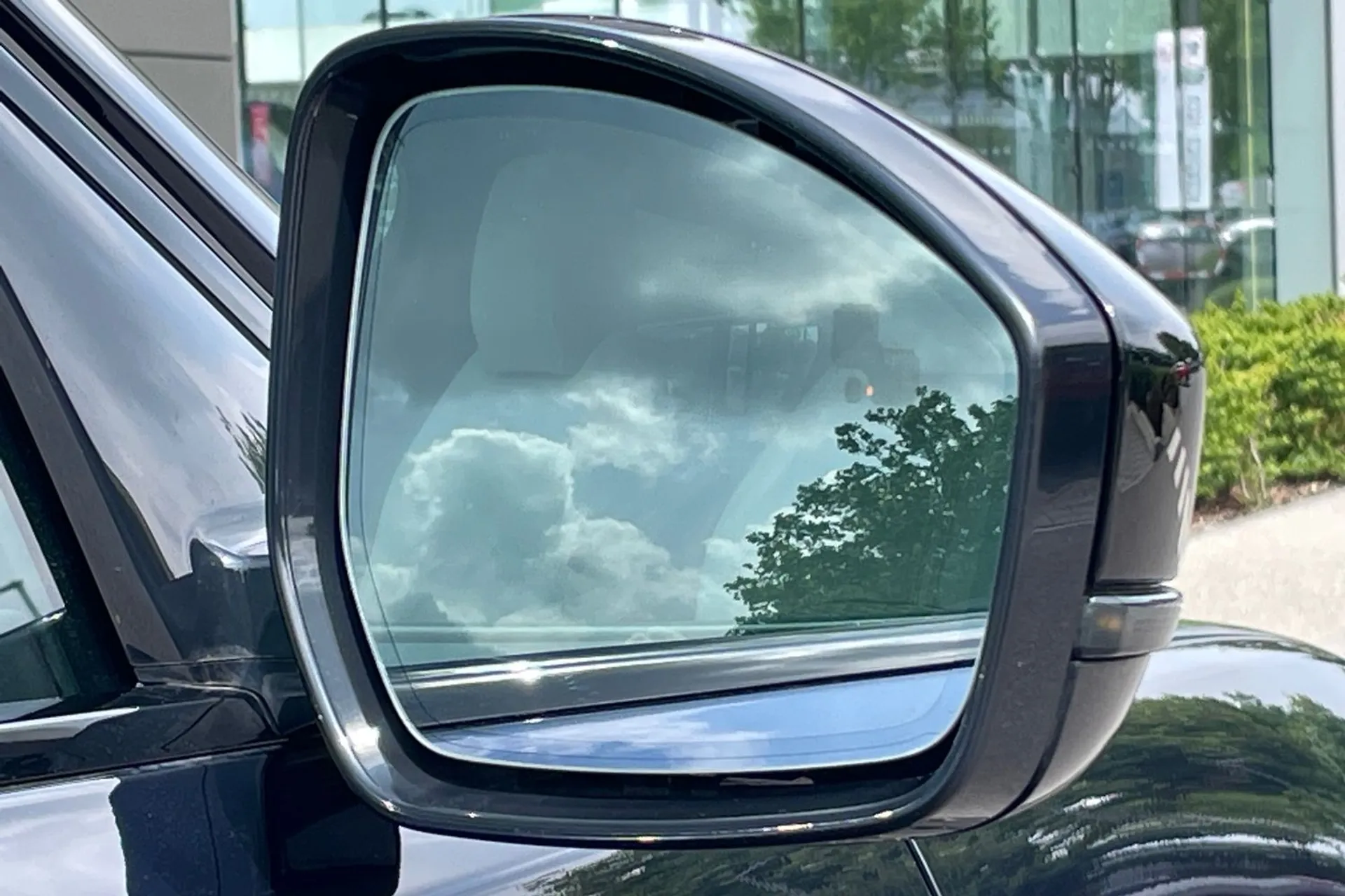 Jaguar F-PACE thumbnail image number 17