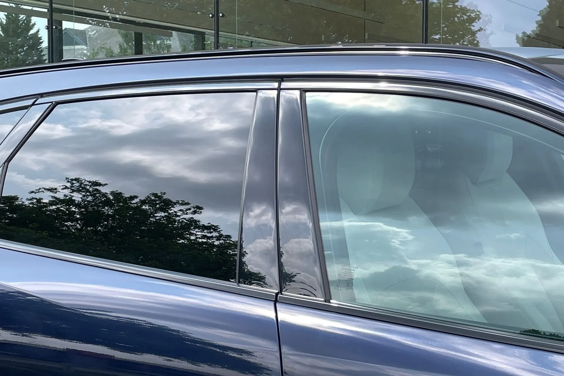 Jaguar F-PACE thumbnail image number 26
