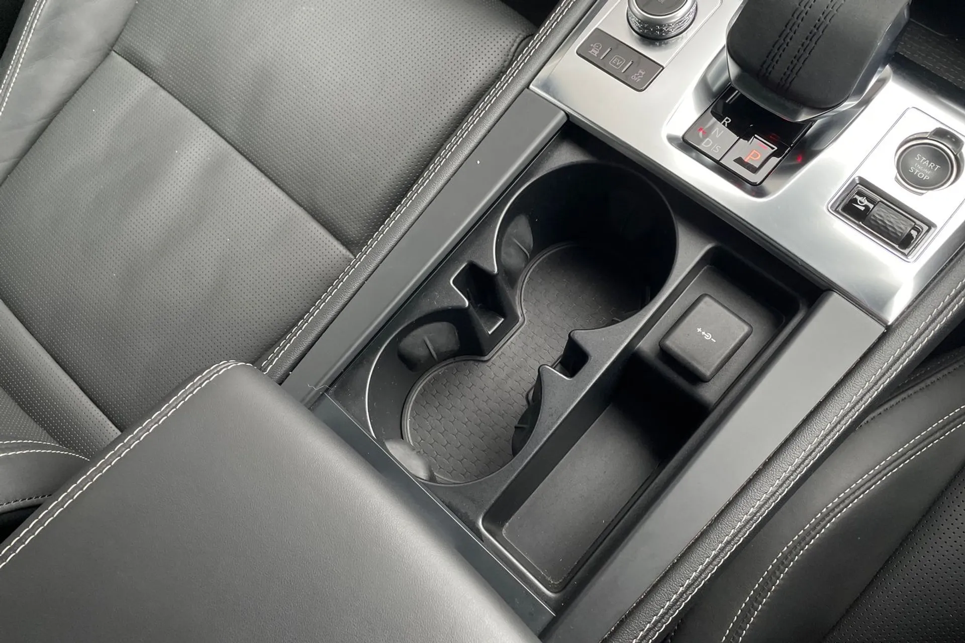 Jaguar F-PACE thumbnail image number 142