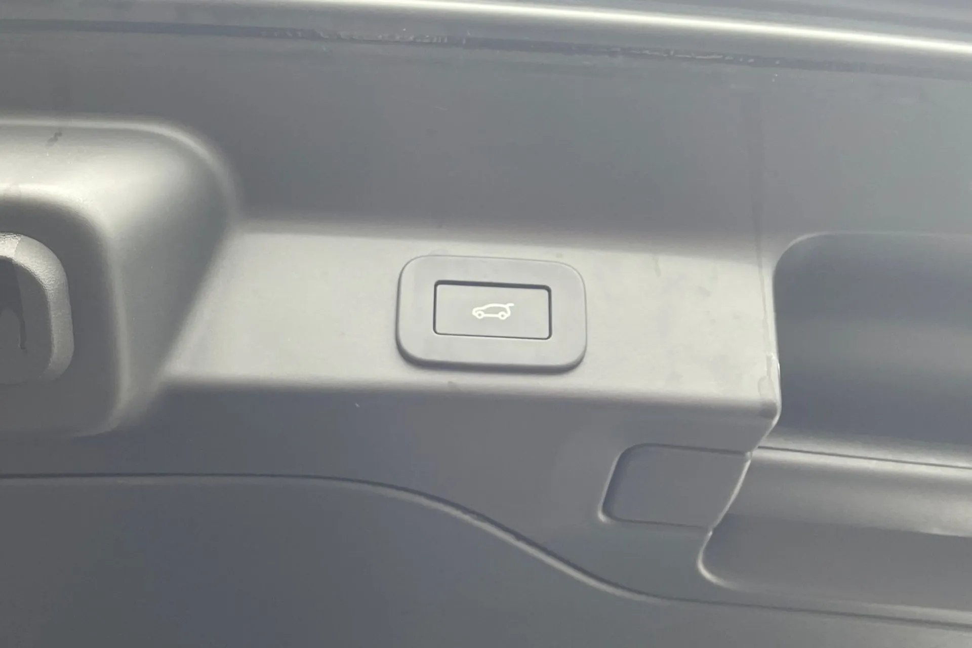 Jaguar F-PACE thumbnail image number 100