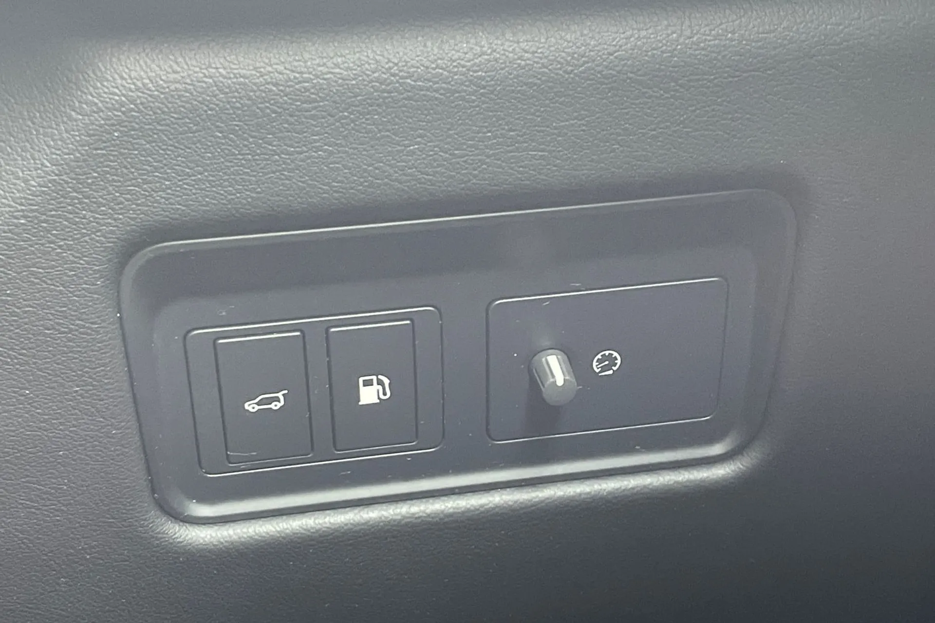 Jaguar F-PACE thumbnail image number 151