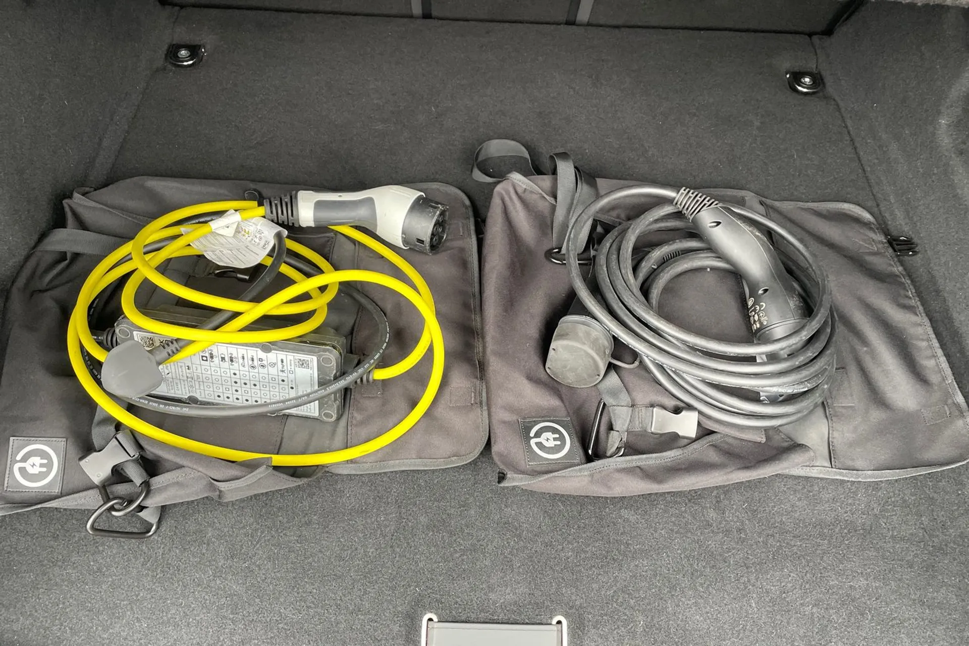 Jaguar F-PACE thumbnail image number 37