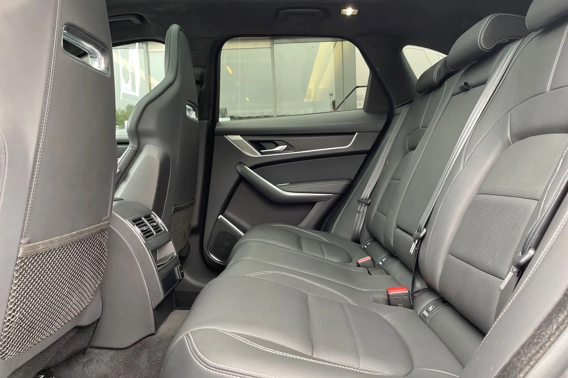 Jaguar F-PACE thumbnail image number 121