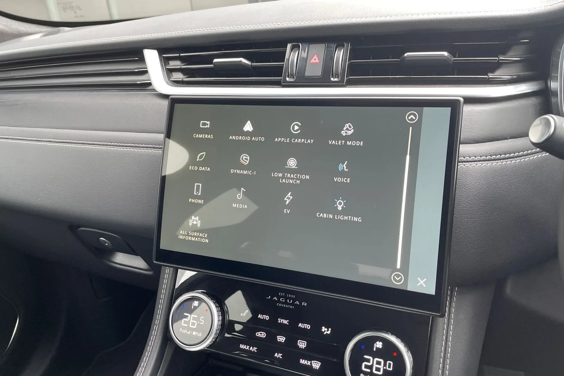 Jaguar F-PACE thumbnail image number 149