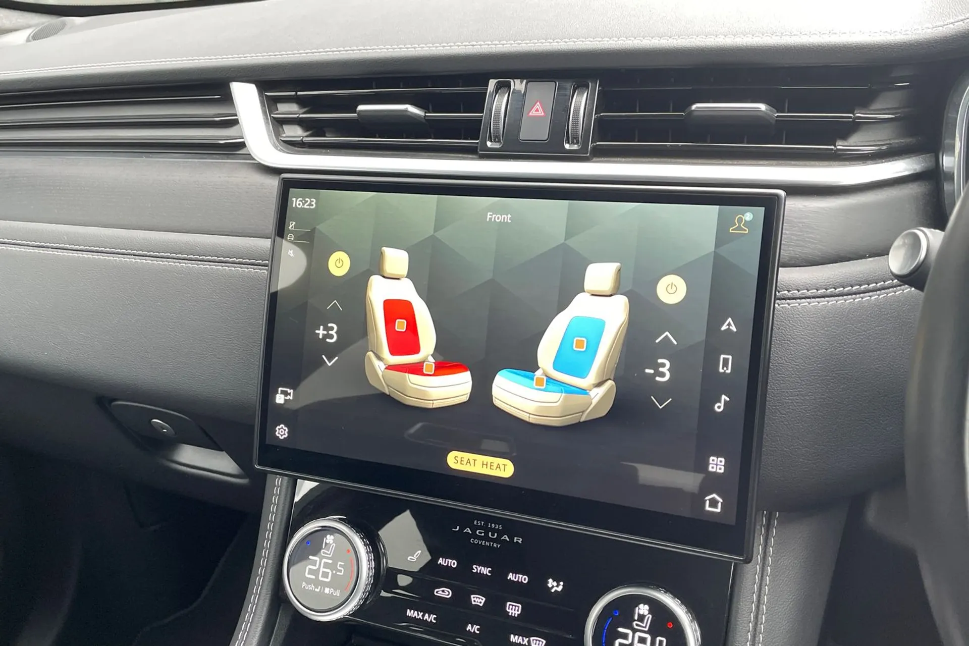 Jaguar F-PACE thumbnail image number 58