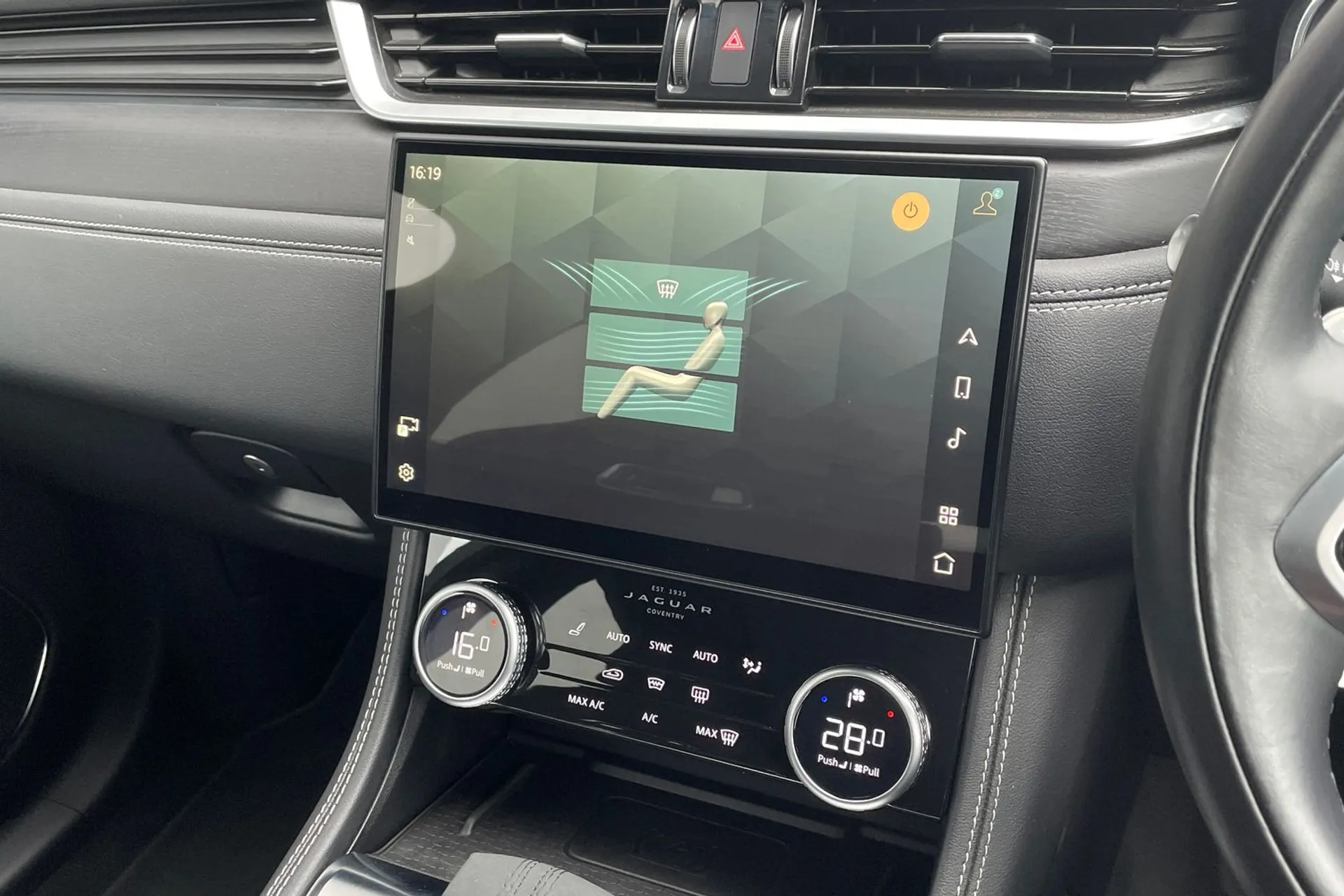 Jaguar F-PACE thumbnail image number 144