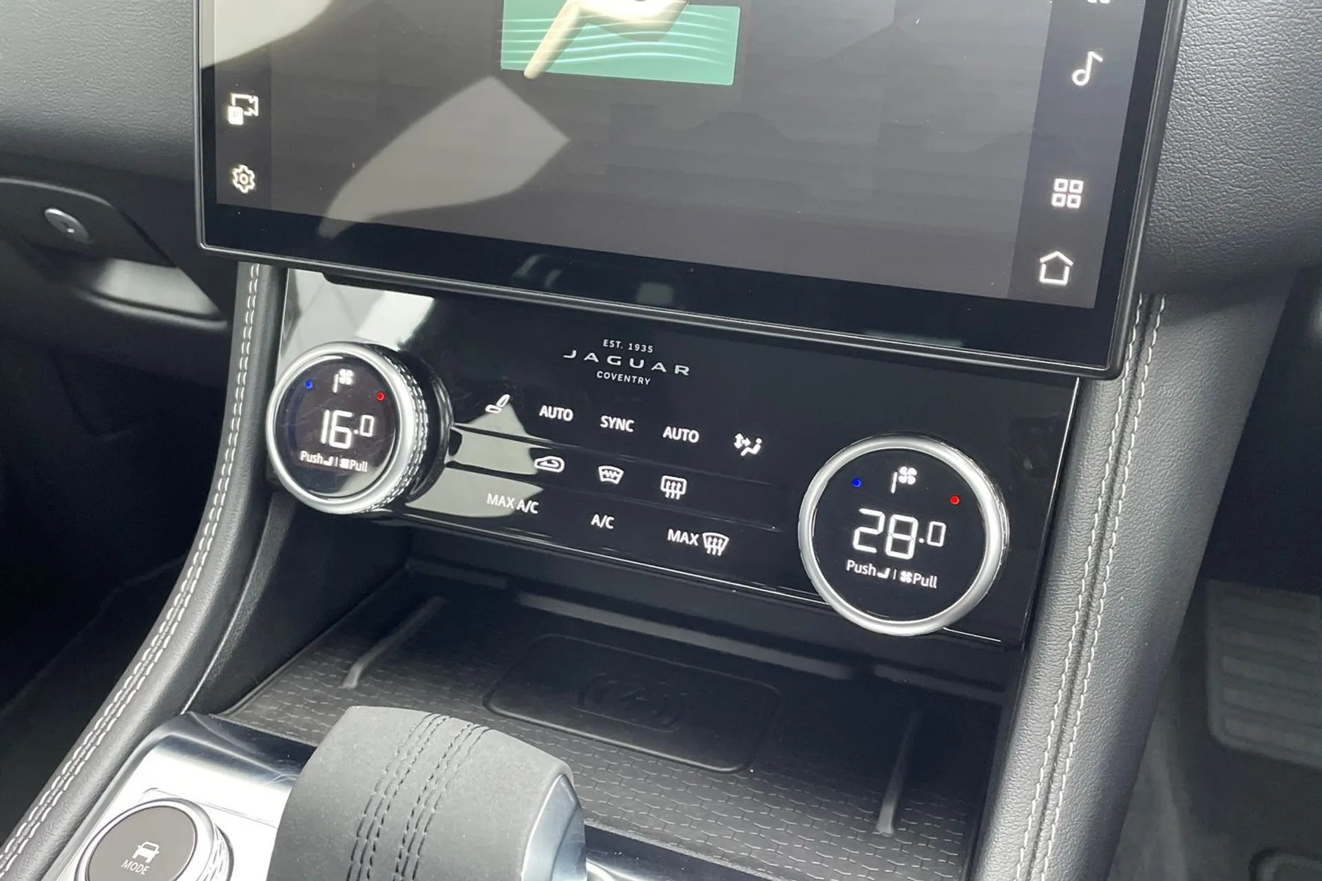 Jaguar F-PACE thumbnail image number 136