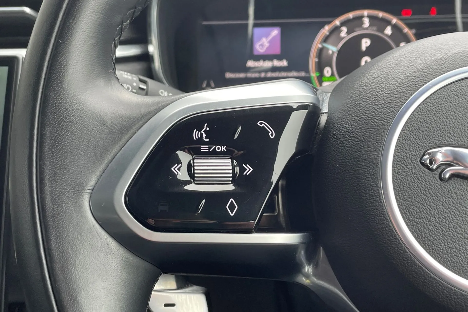 Jaguar F-PACE thumbnail image number 134