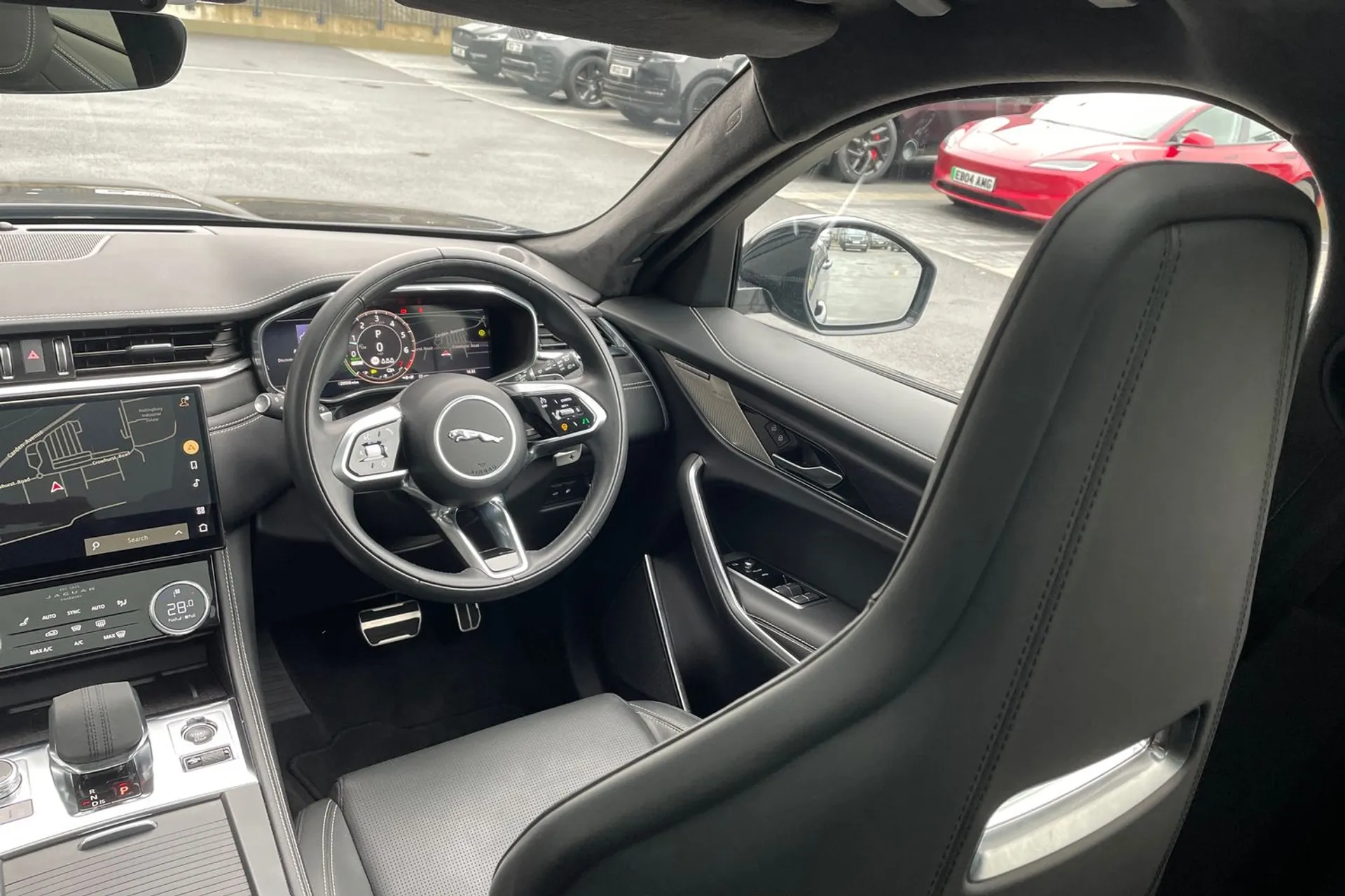 Jaguar F-PACE thumbnail image number 130