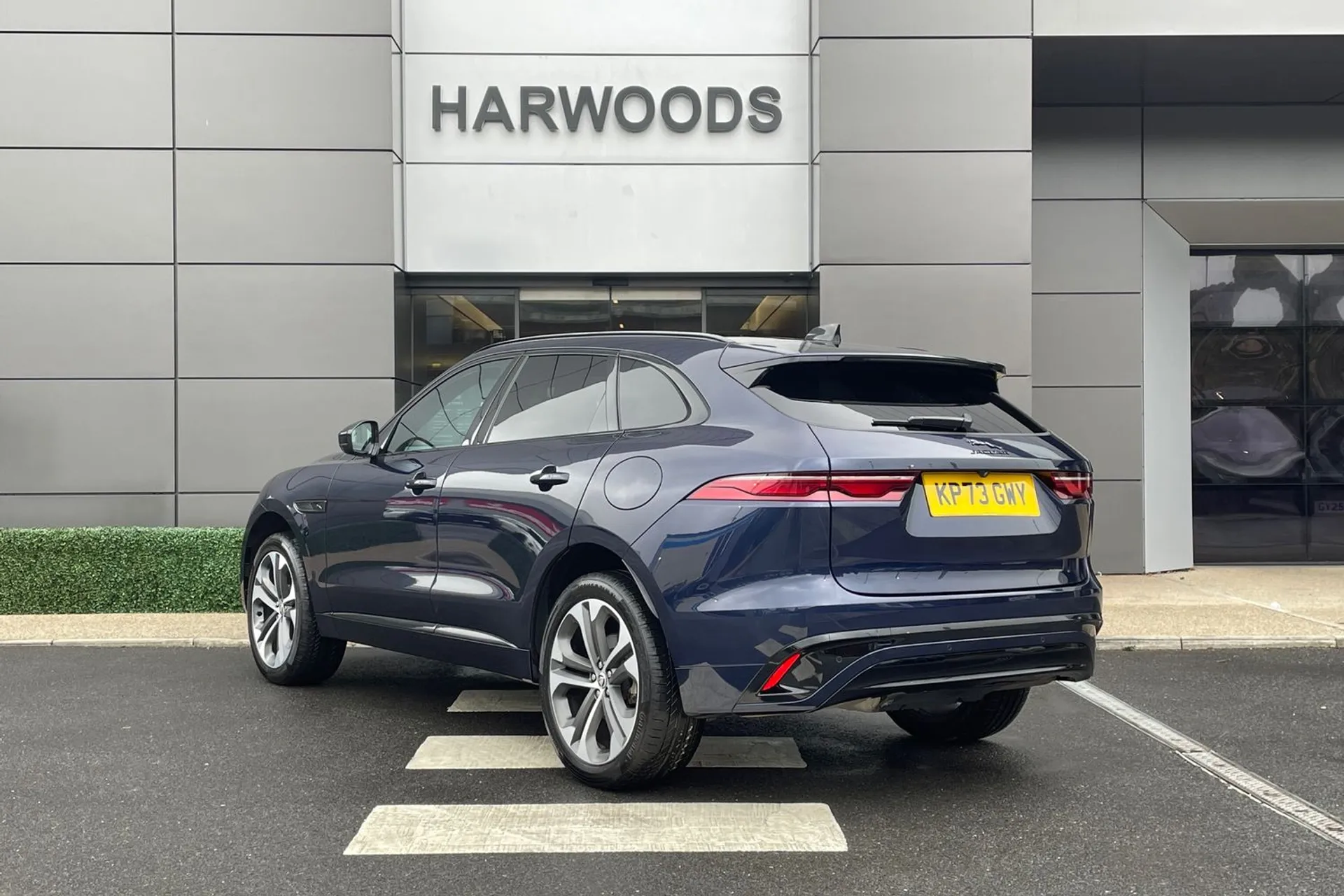 Jaguar F-PACE thumbnail image number 10