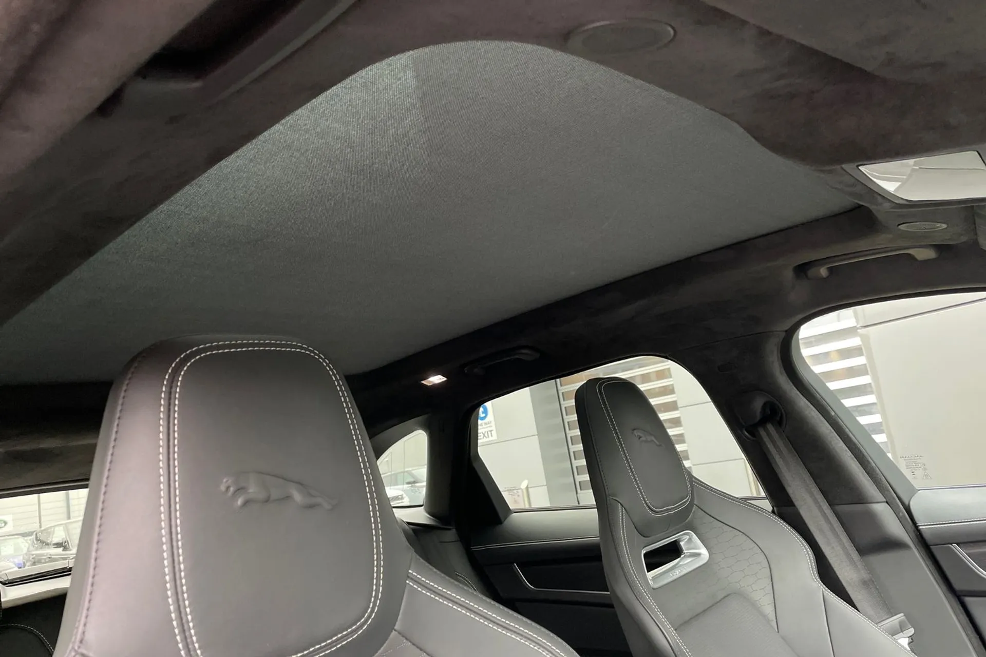 Jaguar F-PACE thumbnail image number 13