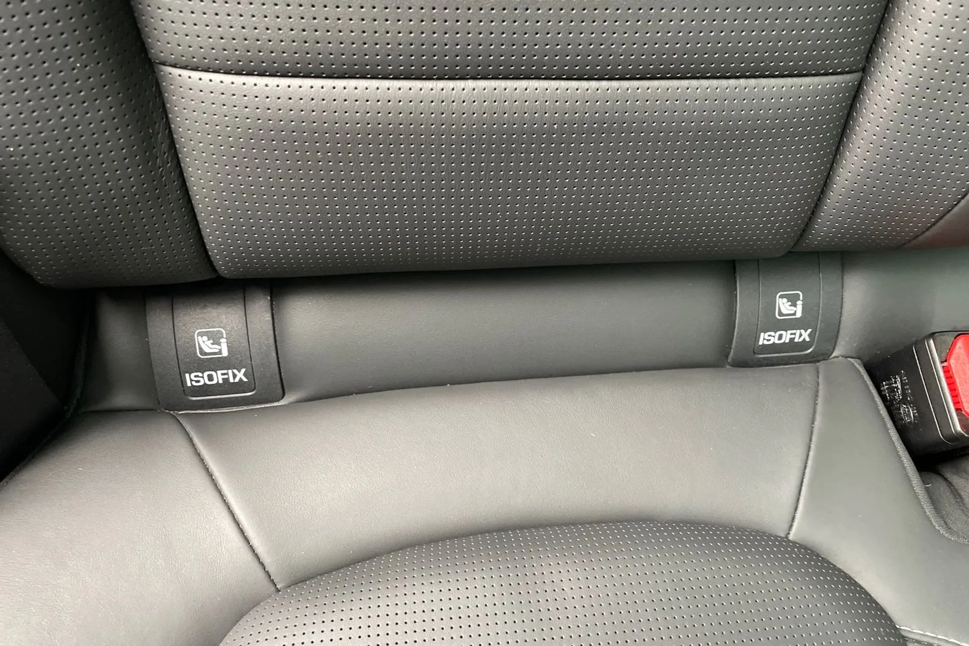 Jaguar F-PACE thumbnail image number 35