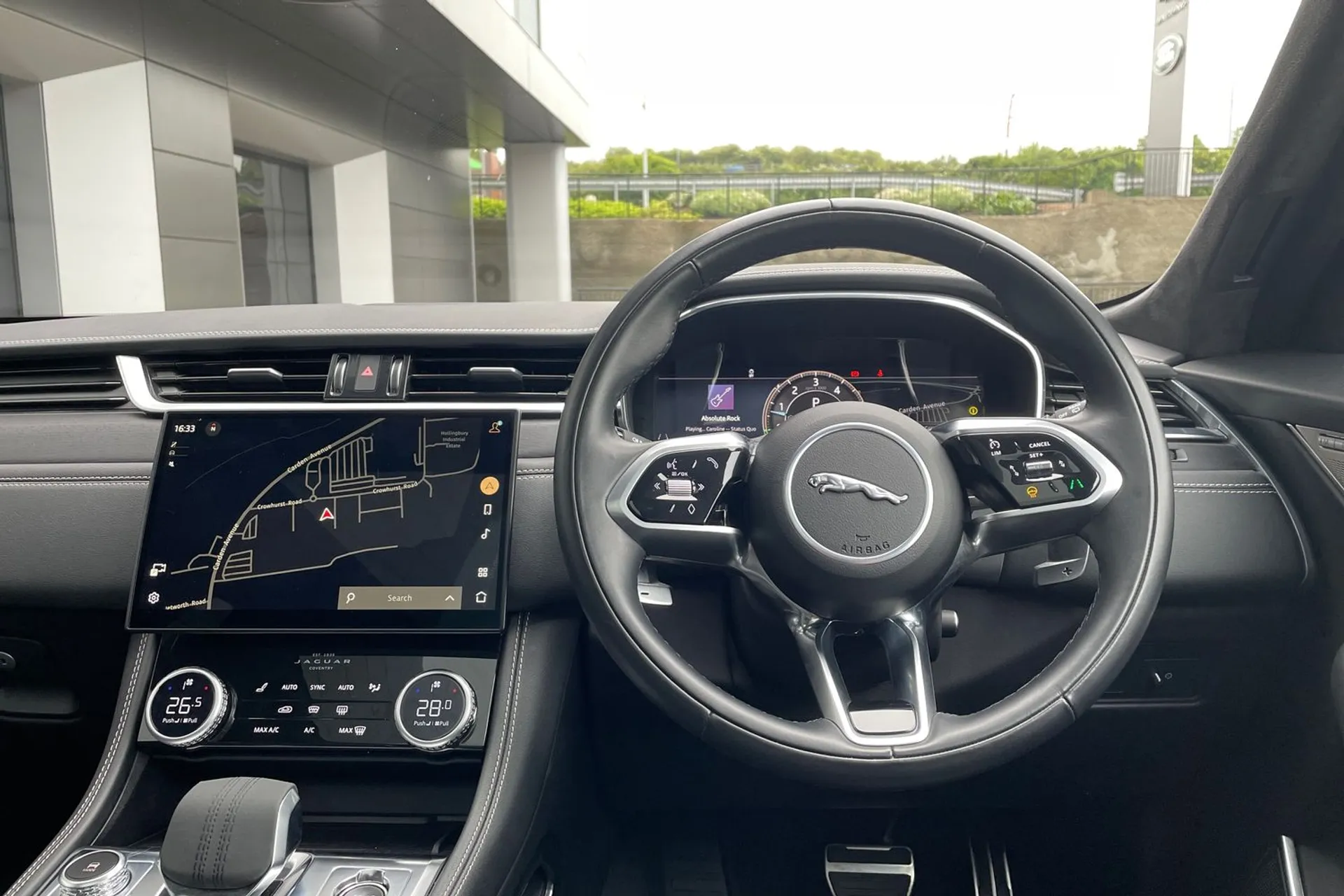 Jaguar F-PACE thumbnail image number 45