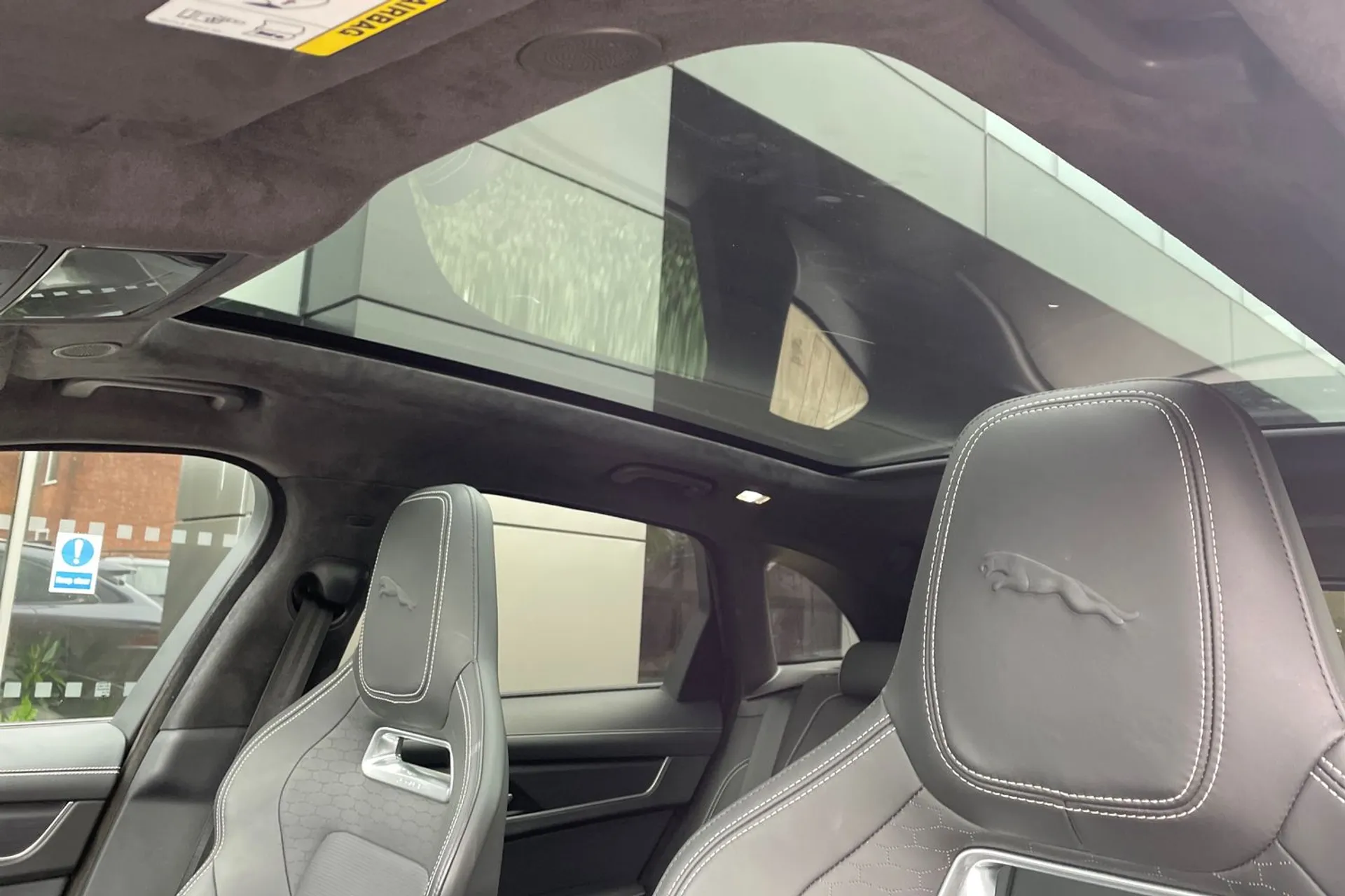 Jaguar F-PACE thumbnail image number 40