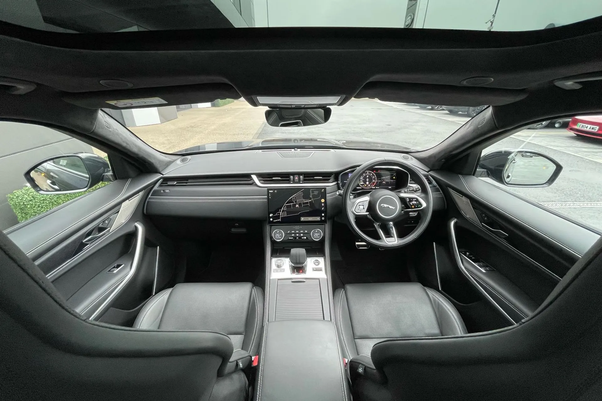 Jaguar F-PACE thumbnail image number 3