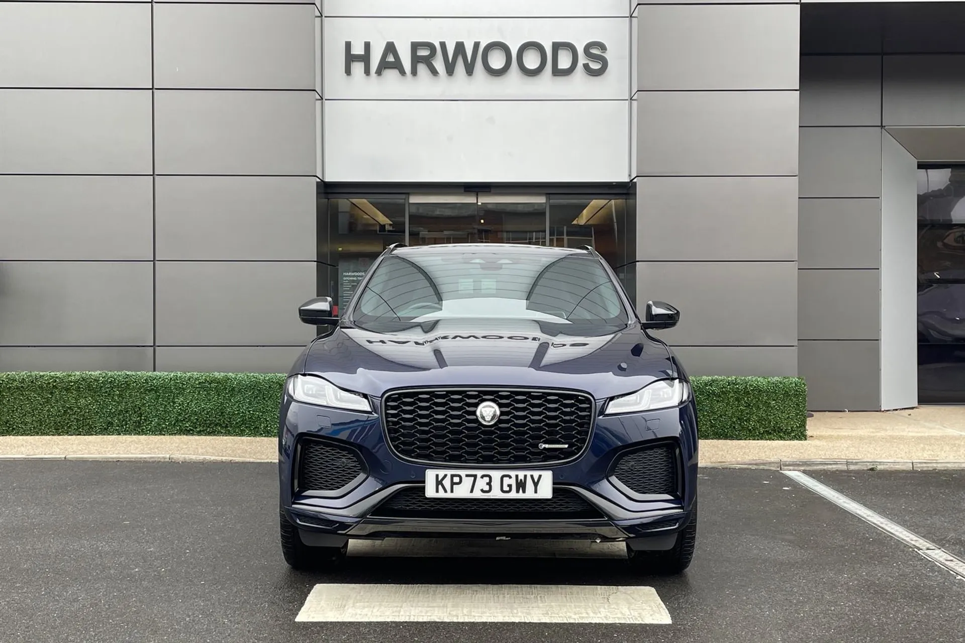 Jaguar F-PACE thumbnail image number 18