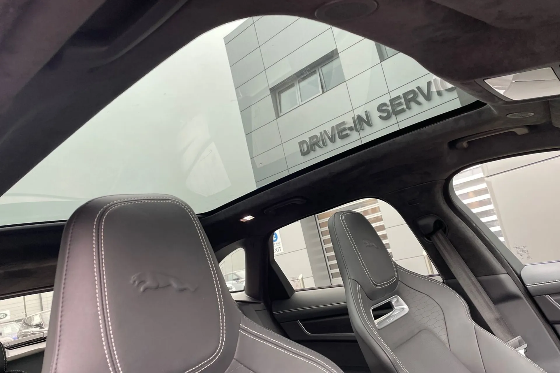Jaguar F-PACE thumbnail image number 14