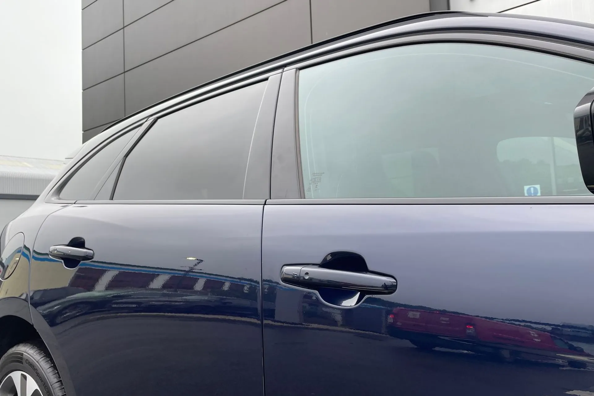 Jaguar F-PACE thumbnail image number 23