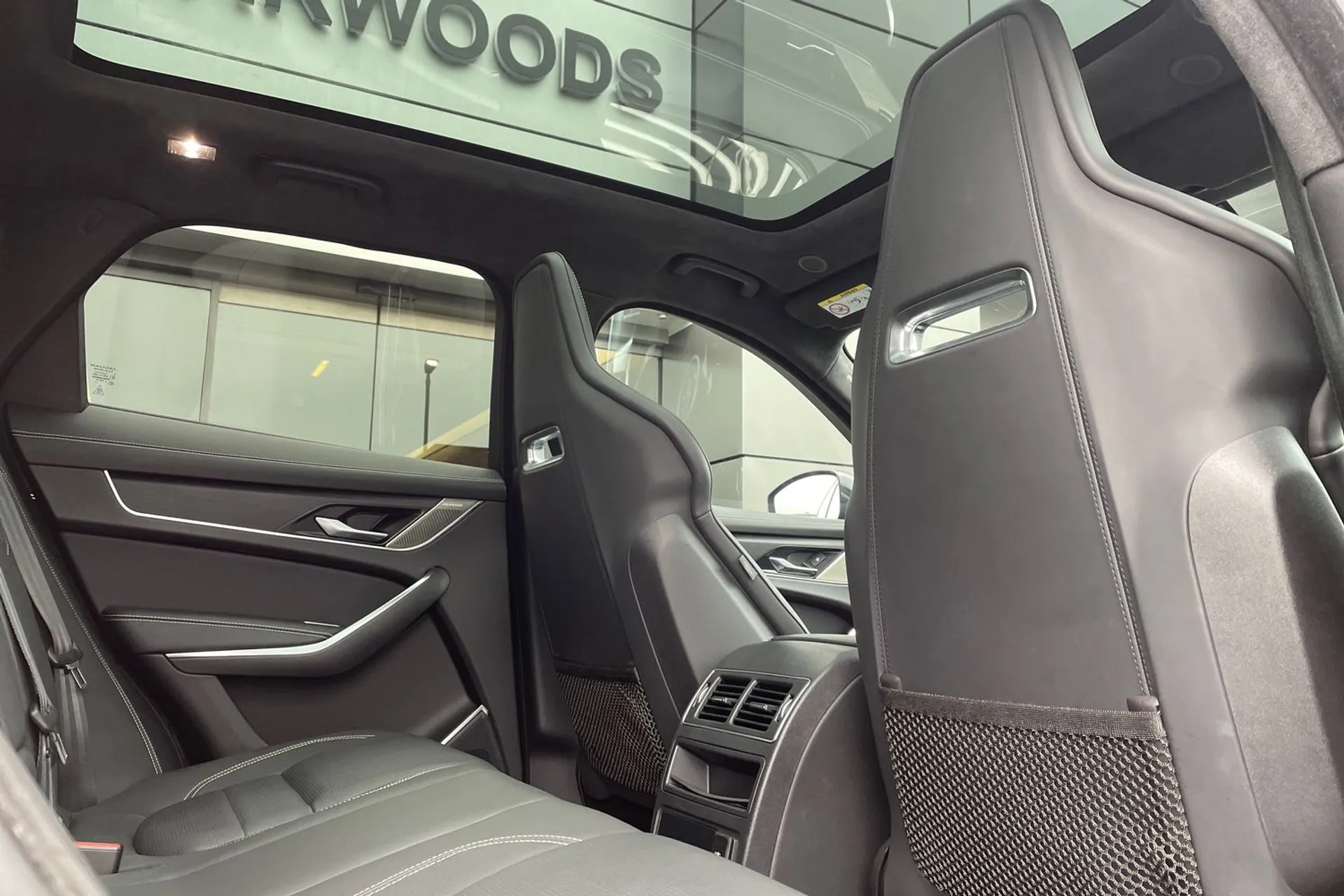 Jaguar F-PACE thumbnail image number 34