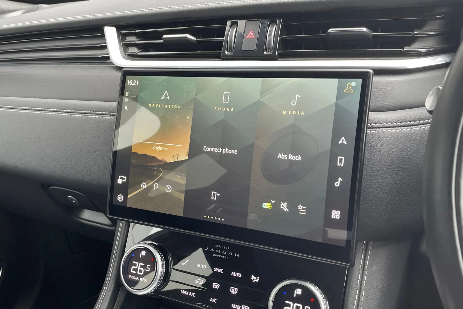 Jaguar F-PACE thumbnail image number 61