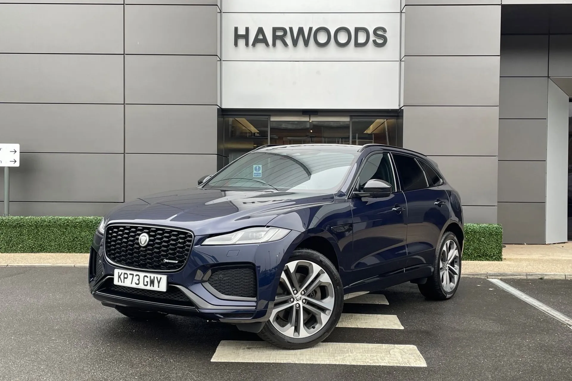 Jaguar F-PACE thumbnail image number 15
