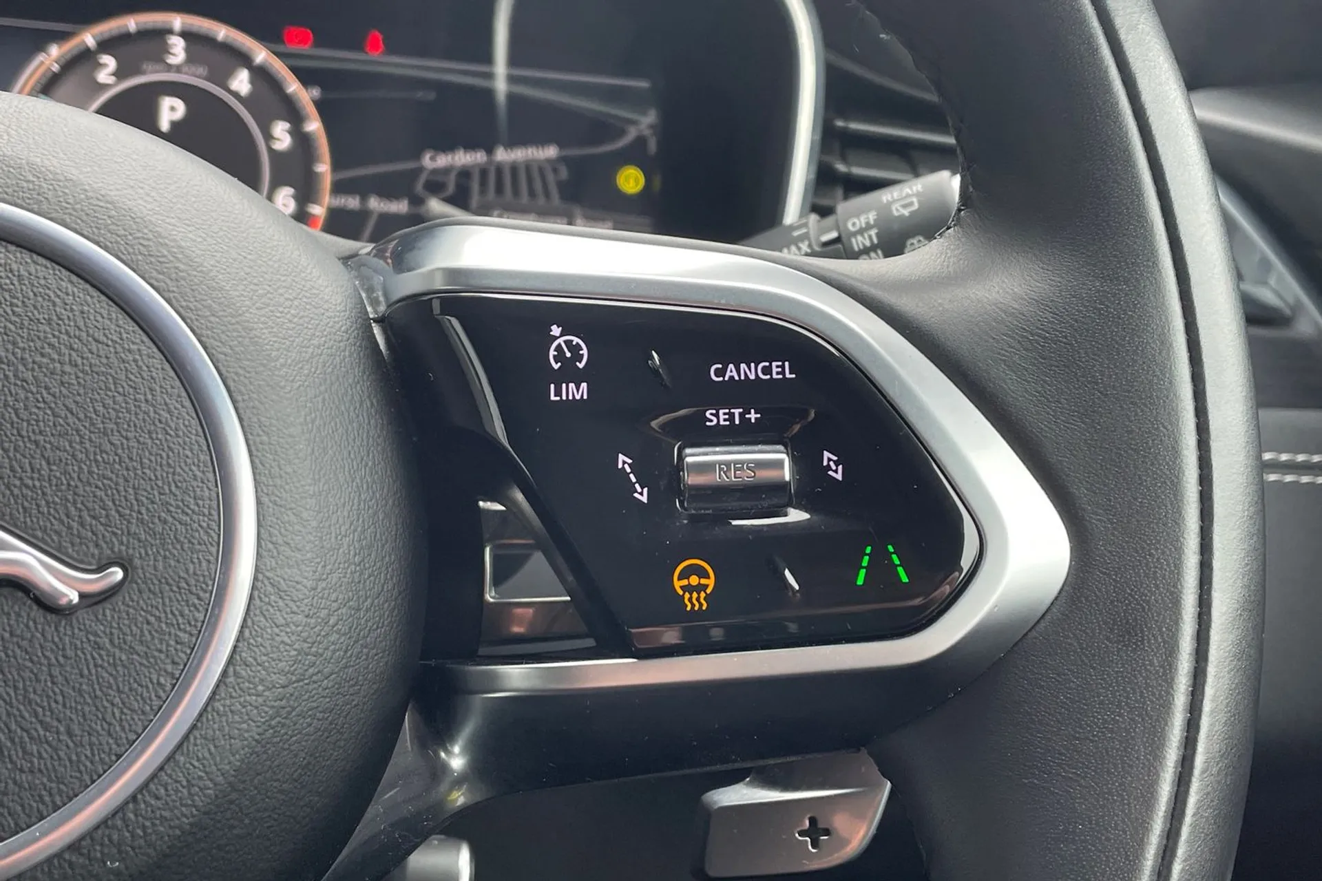 Jaguar F-PACE thumbnail image number 49