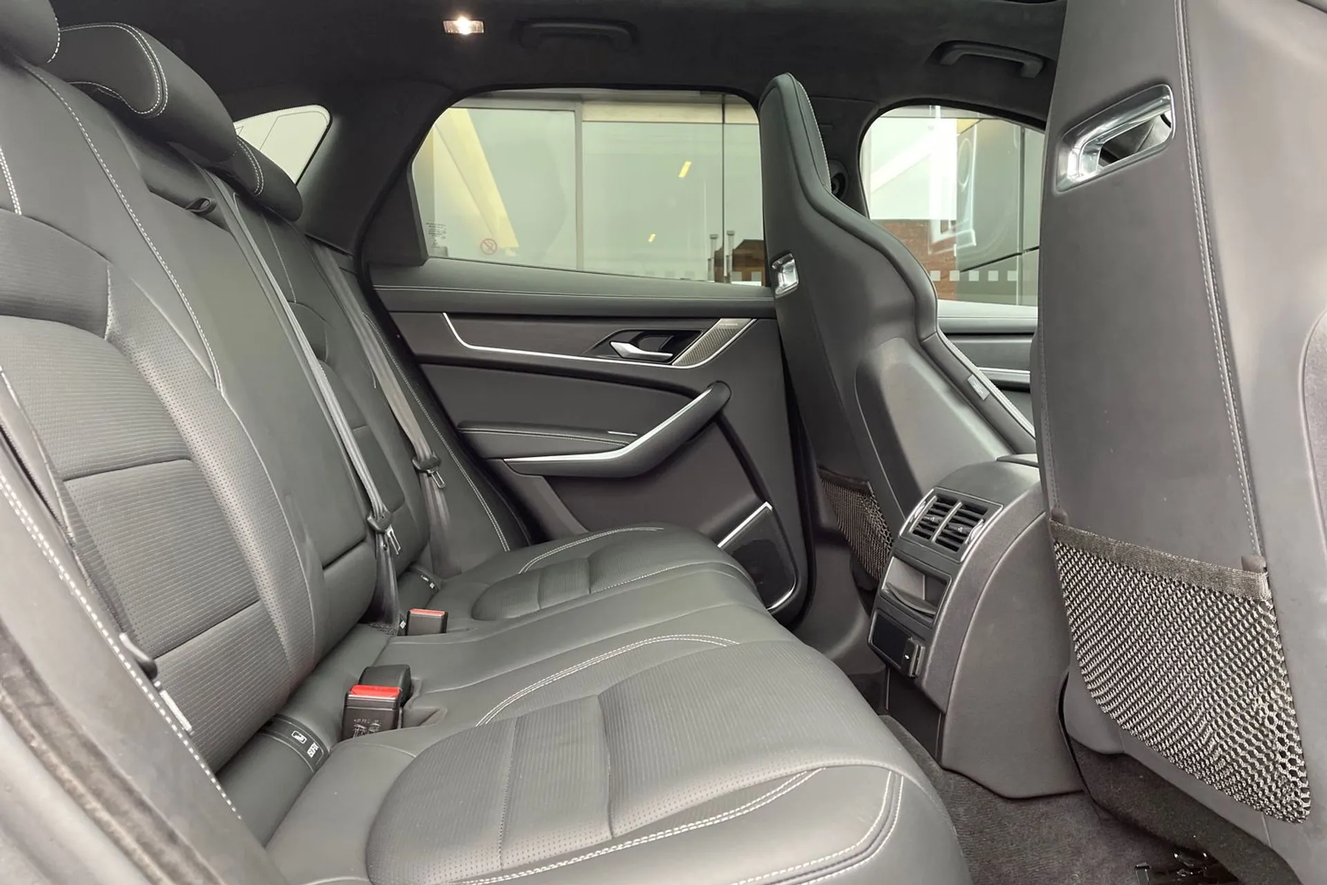 Jaguar F-PACE thumbnail image number 33