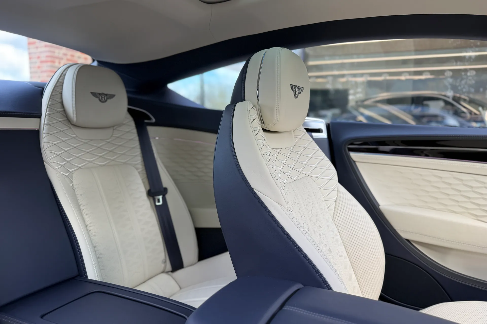 Bentley CONTINENTAL GT thumbnail image number 22